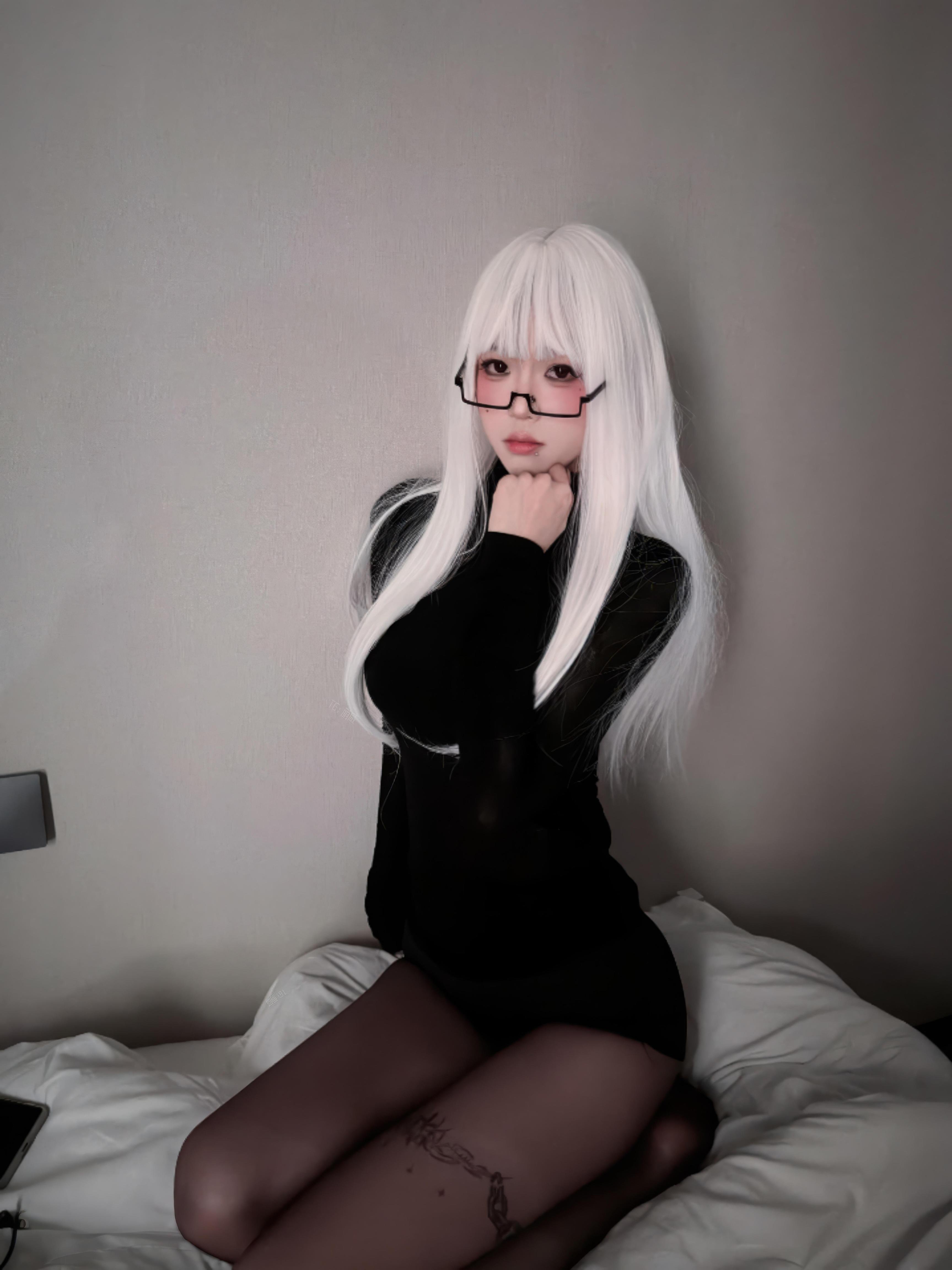[Private] Delicious Mochi - Night's Pure White: White-Haired Nurse in Black and White Stockings, Sheer Lingerie Exposing Points 52P
