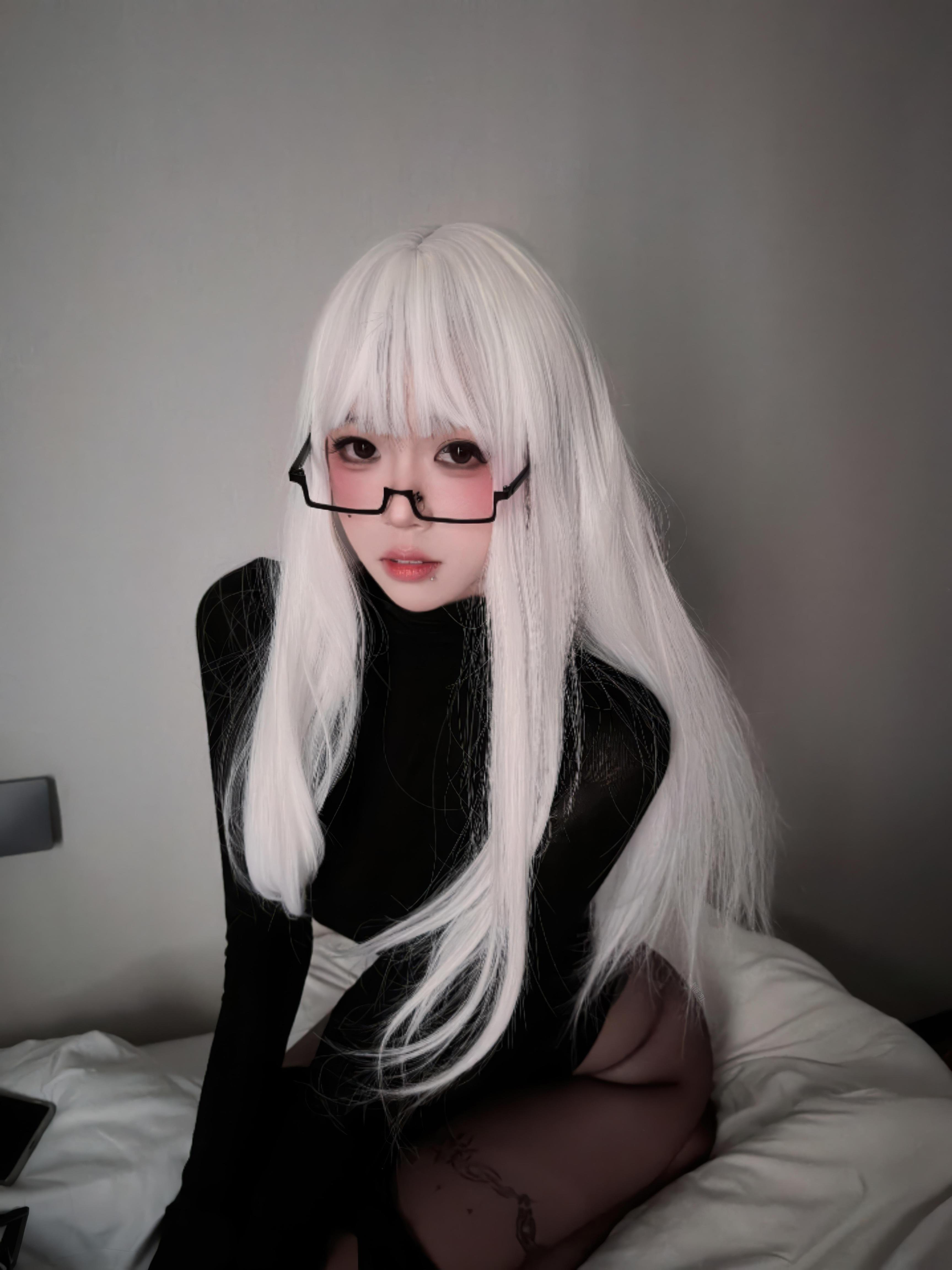 [私房] 麻薯の美味しさ - 暗夜の純白：白髪のナース、黒ストッキングと白ストッキング、透ける下着露点 52P