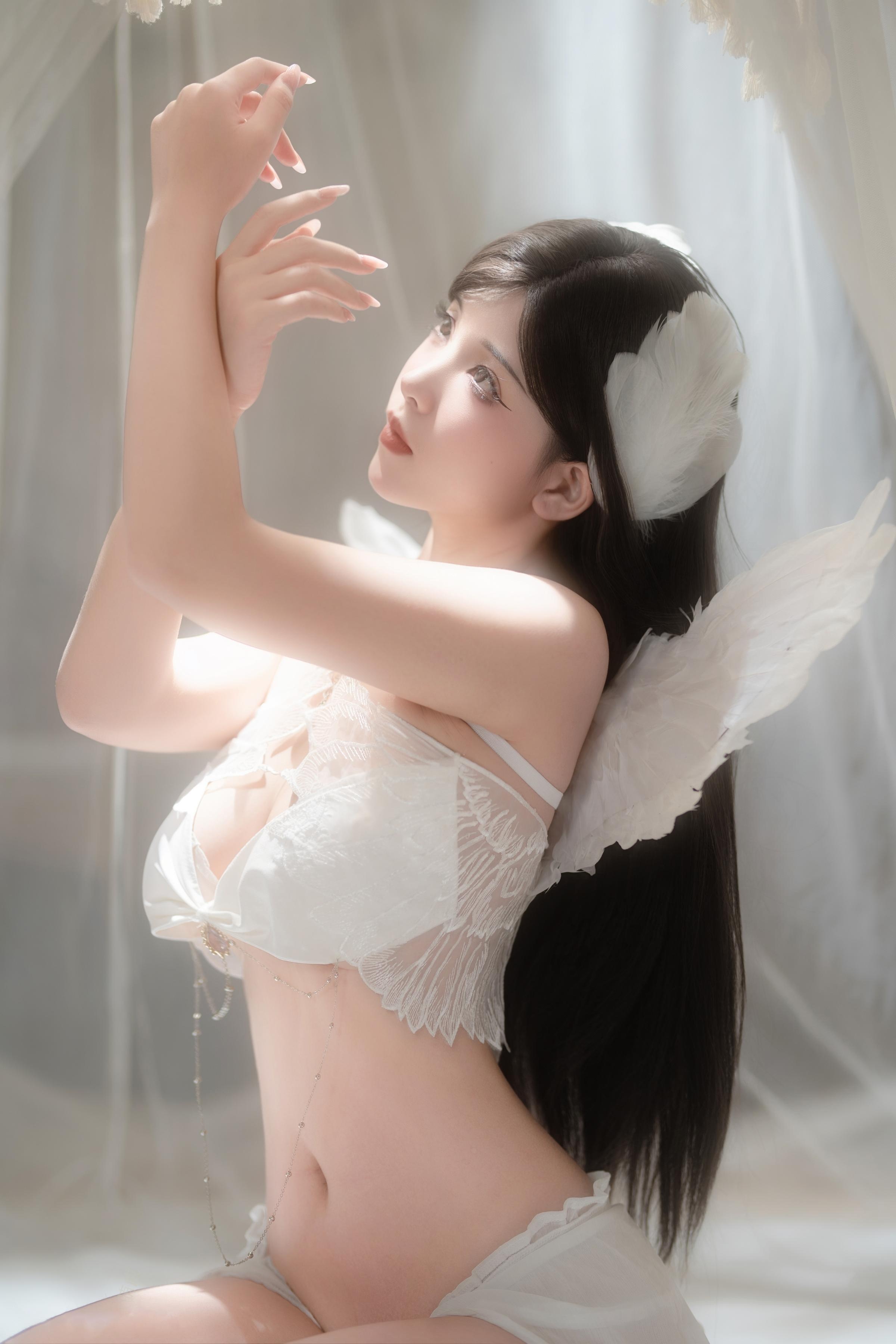 [私房] Bangni邦尼 - 天使：白色レースの下着と天使の翼 白虎の美脚 81P4V