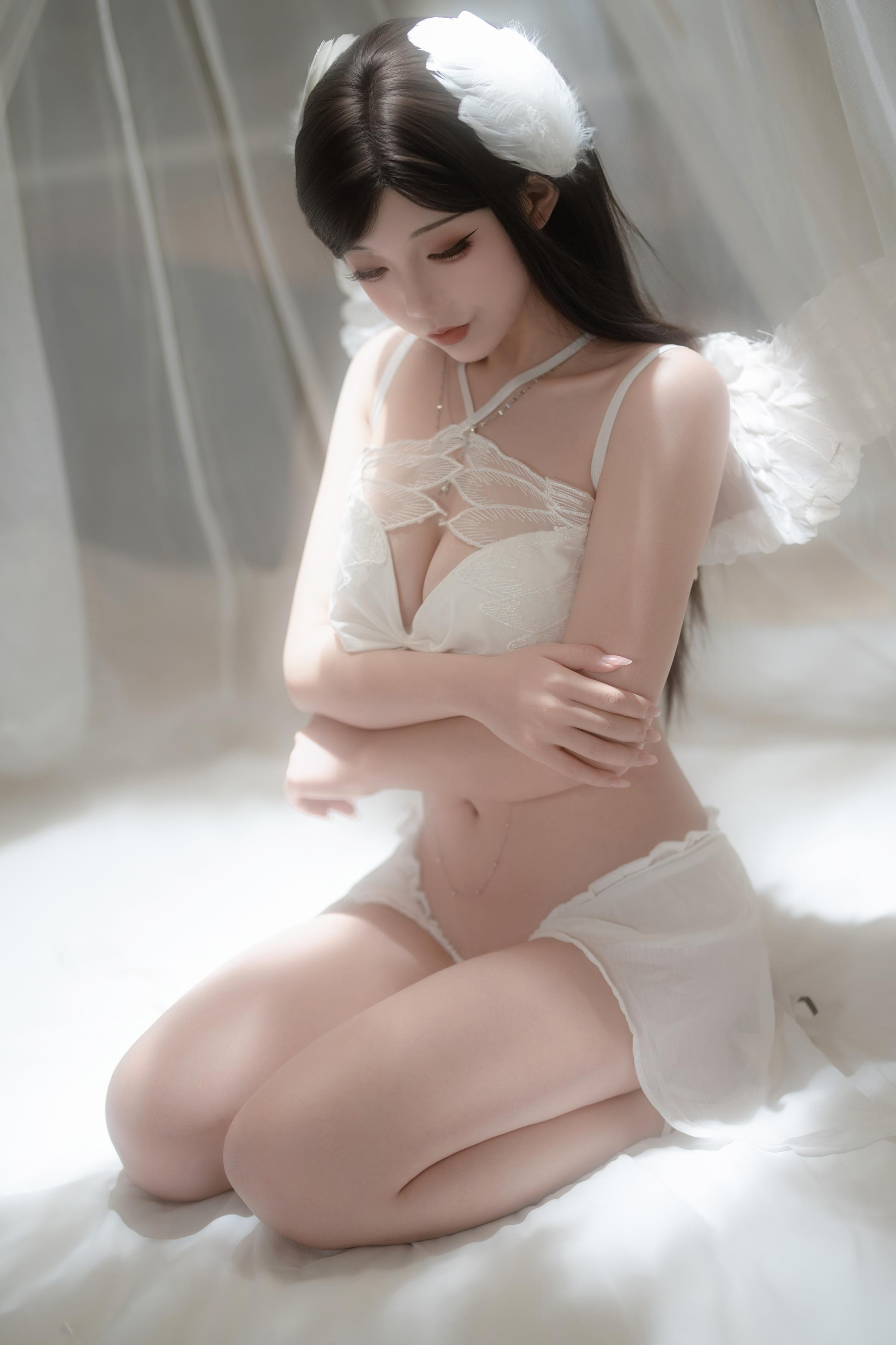 [私房] Bangni邦尼 - 天使：白色レースの下着と天使の翼 白虎の美脚 81P4V