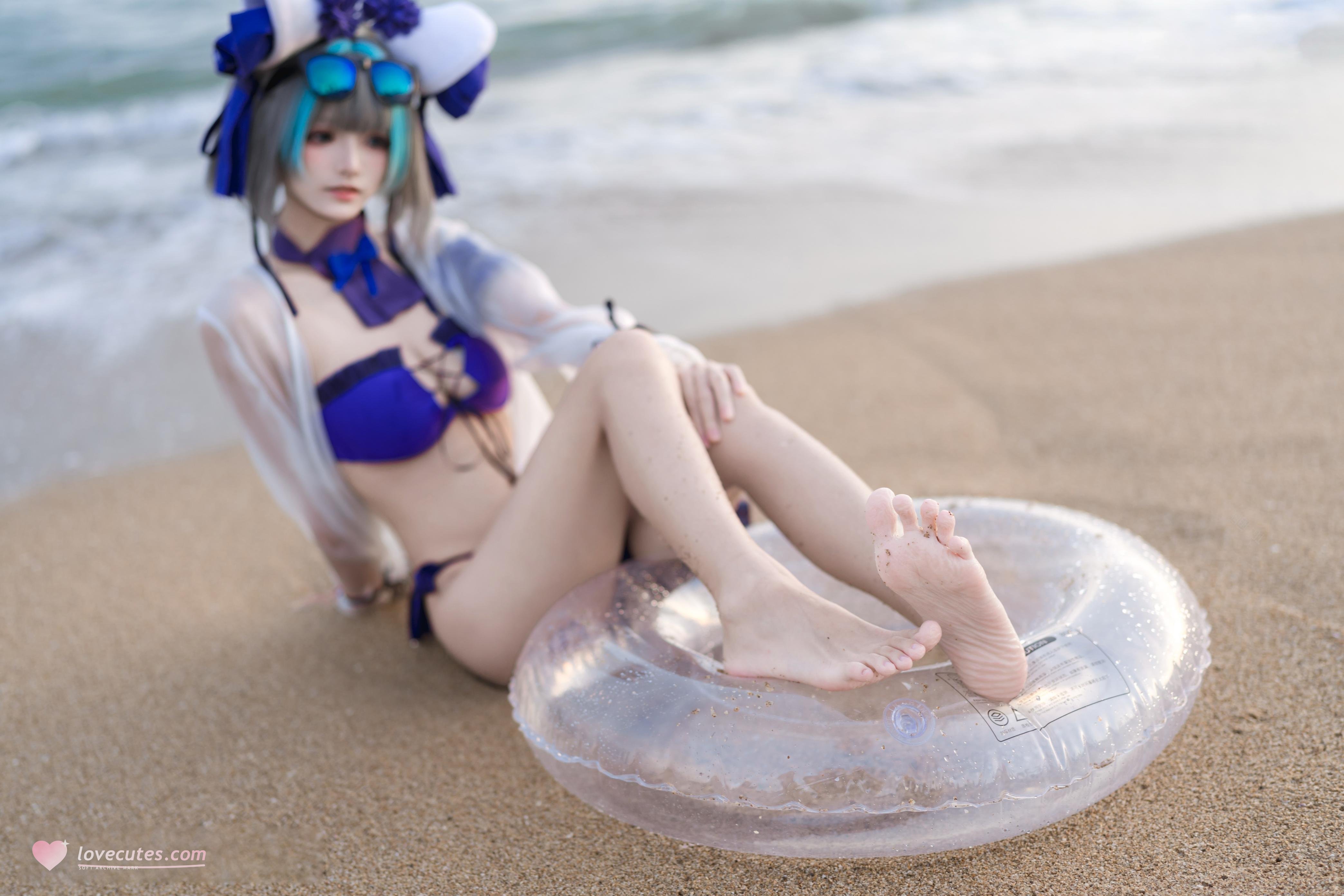 [Cosplay] Jiuqi Miao - Azur Lane Cheshire Swimsuit: Beach Bikini with Stunning Legs and Curves 26P