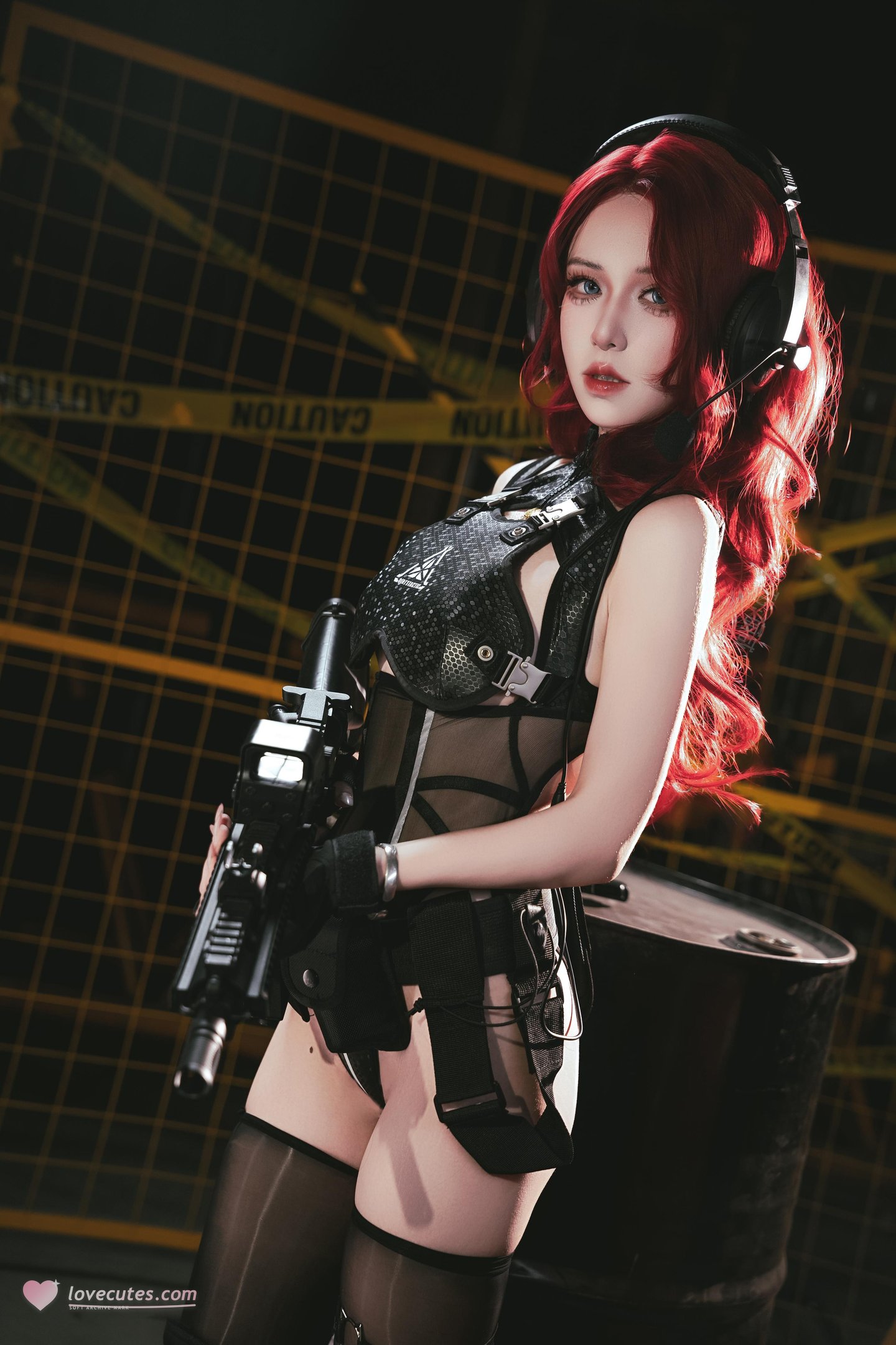 【コスプレ】双木扶苏 - 明日方舟 史尔特尔・得体社戦術風：赤髪黒ストッキングレース下着 美脚ヒップ 60P