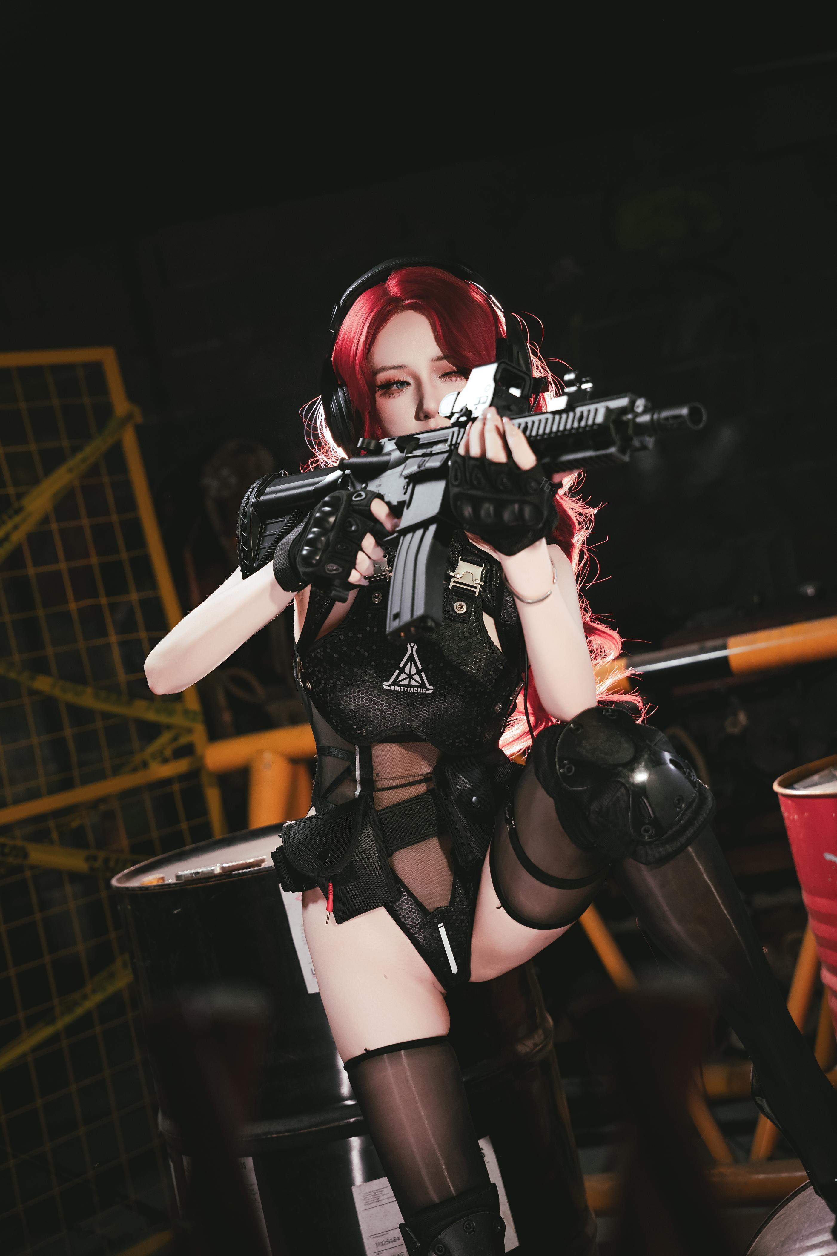 [cosplay] 双木扶苏 - 明日方舟 史尔特尔·得体社战术风：红发黑丝蕾丝内衣 美腿翘臀 60P