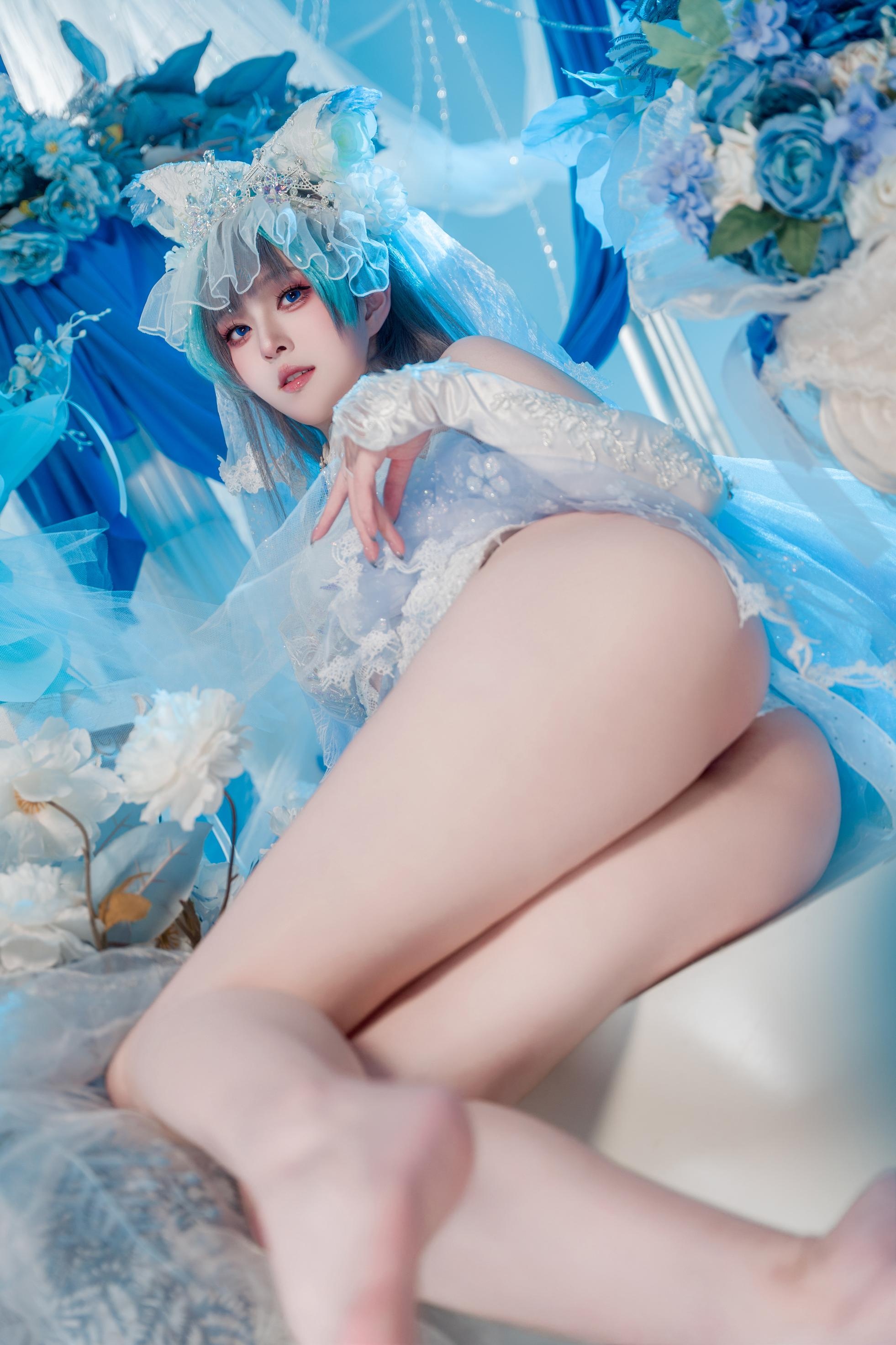 '[cosplay] Natsuko夏夏子 - 碧蓝航线柴郡婚纱: Váy cưới trắng, nội y ren, ngực khủng, chân dài 70P'