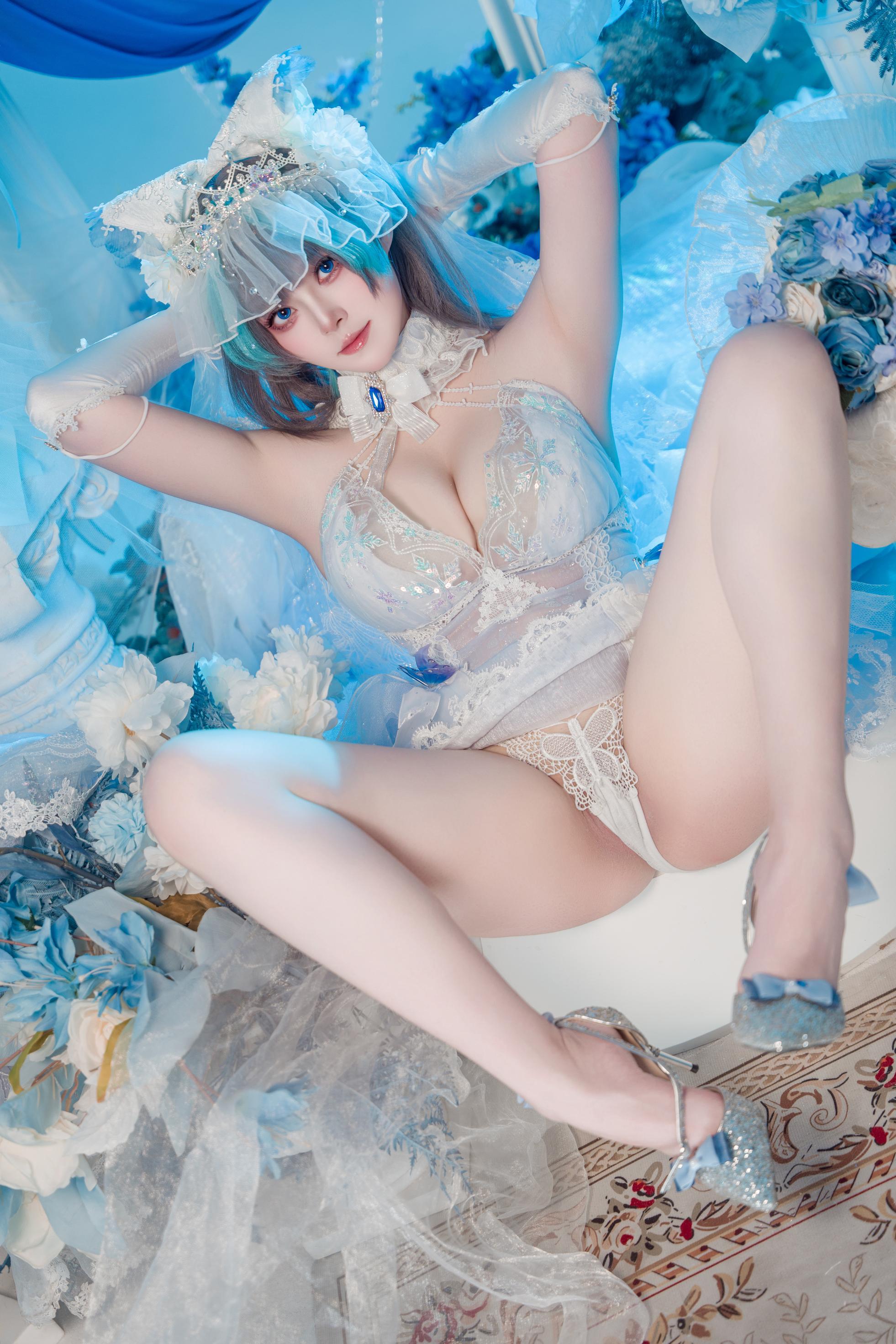 '[cosplay] Natsuko夏夏子 - 碧蓝航线柴郡婚纱: Váy cưới trắng, nội y ren, ngực khủng, chân dài 70P'