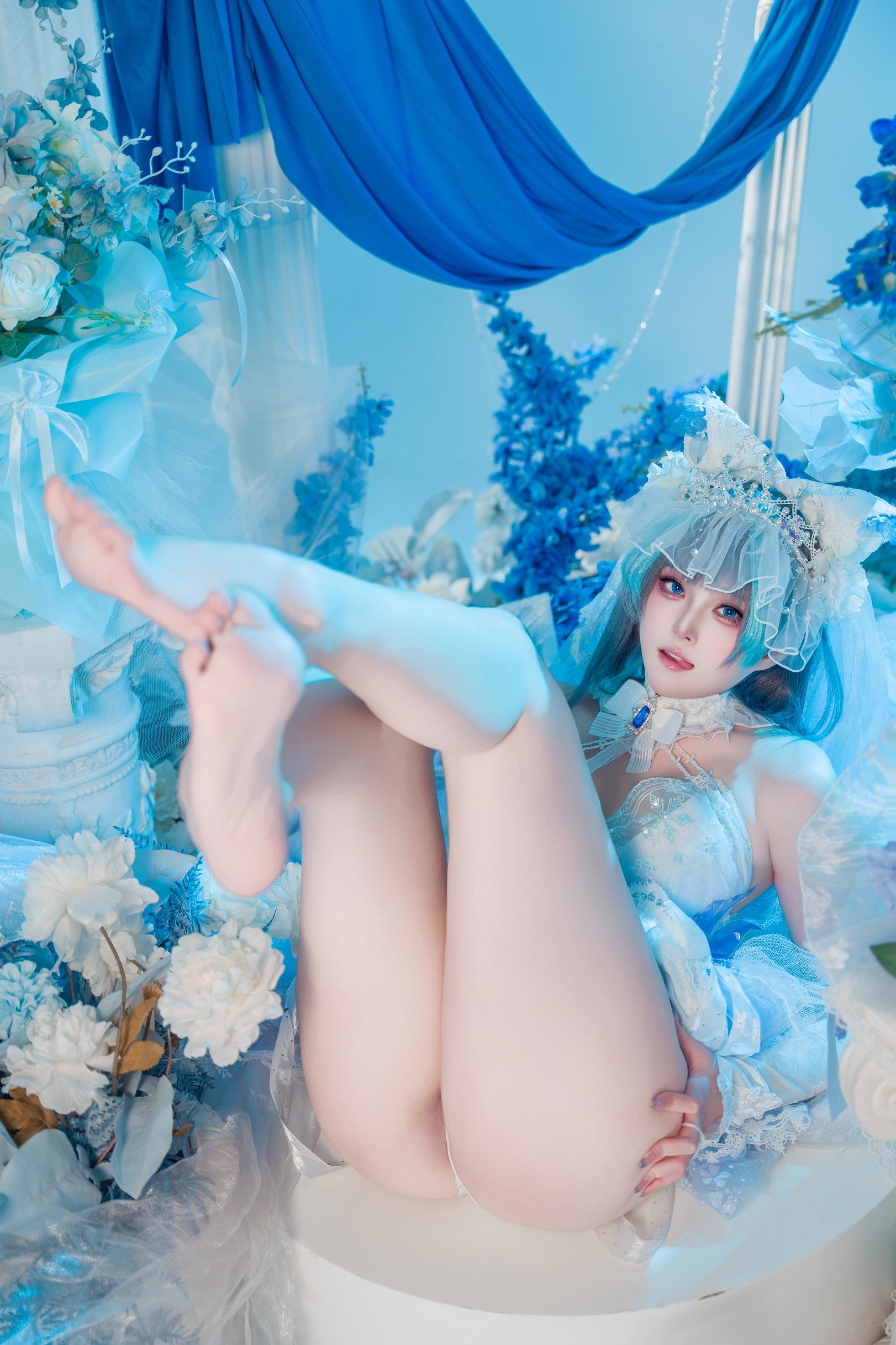 '[cosplay] Natsuko夏夏子 - 碧蓝航线柴郡婚纱: Váy cưới trắng, nội y ren, ngực khủng, chân dài 70P'