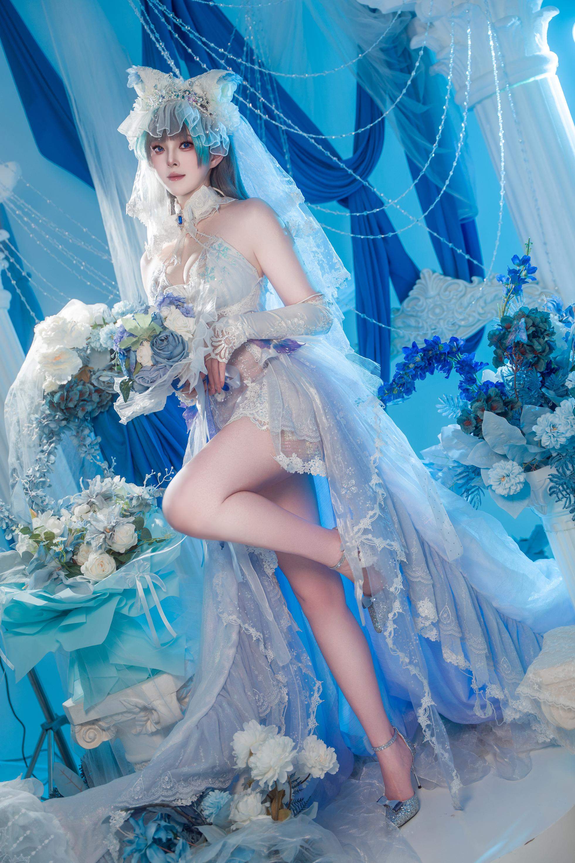 '[cosplay] Natsuko夏夏子 - 碧蓝航线柴郡婚纱: Váy cưới trắng, nội y ren, ngực khủng, chân dài 70P'