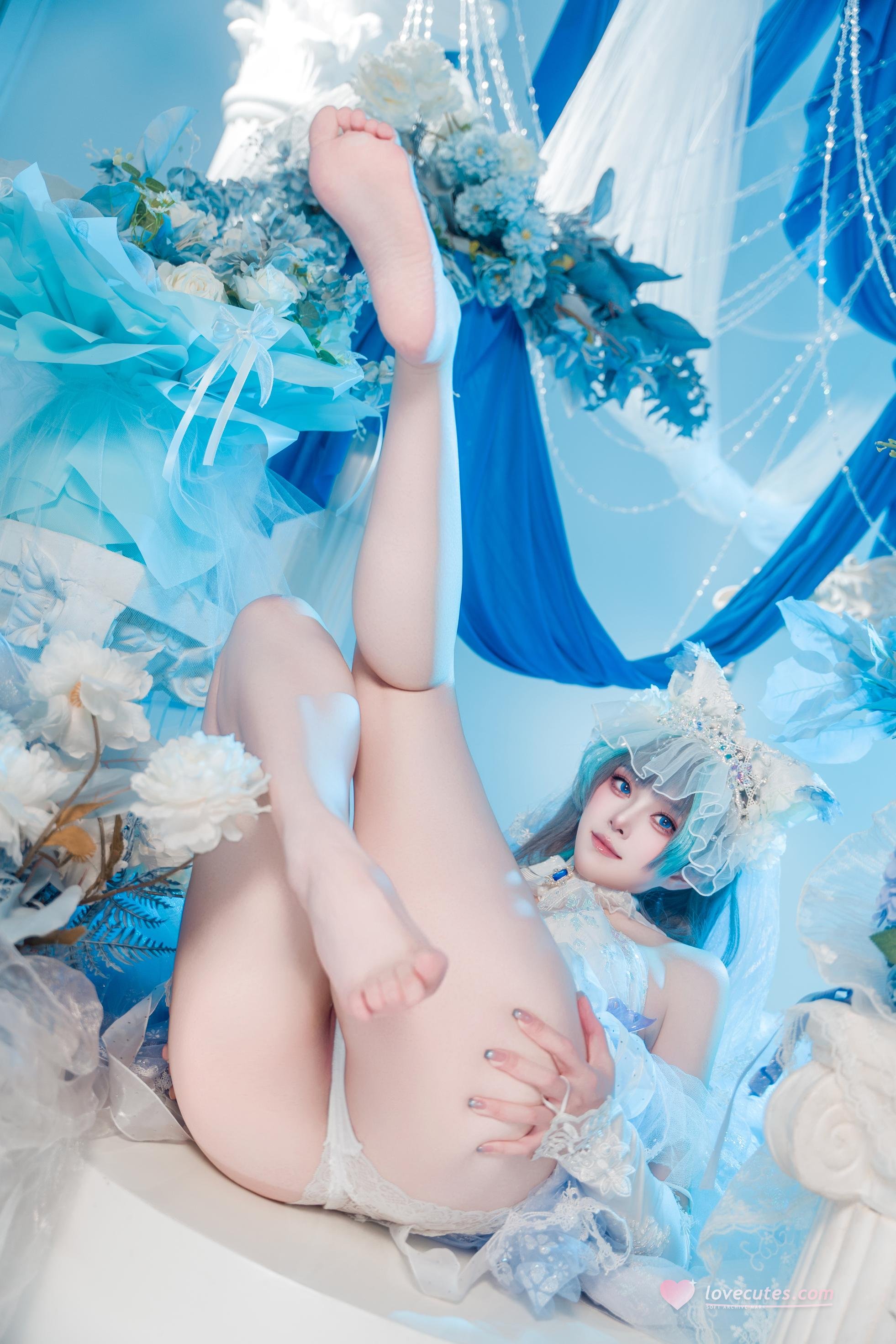 '[cosplay] Natsuko夏夏子 - 碧蓝航线柴郡婚纱: Váy cưới trắng, nội y ren, ngực khủng, chân dài 70P'