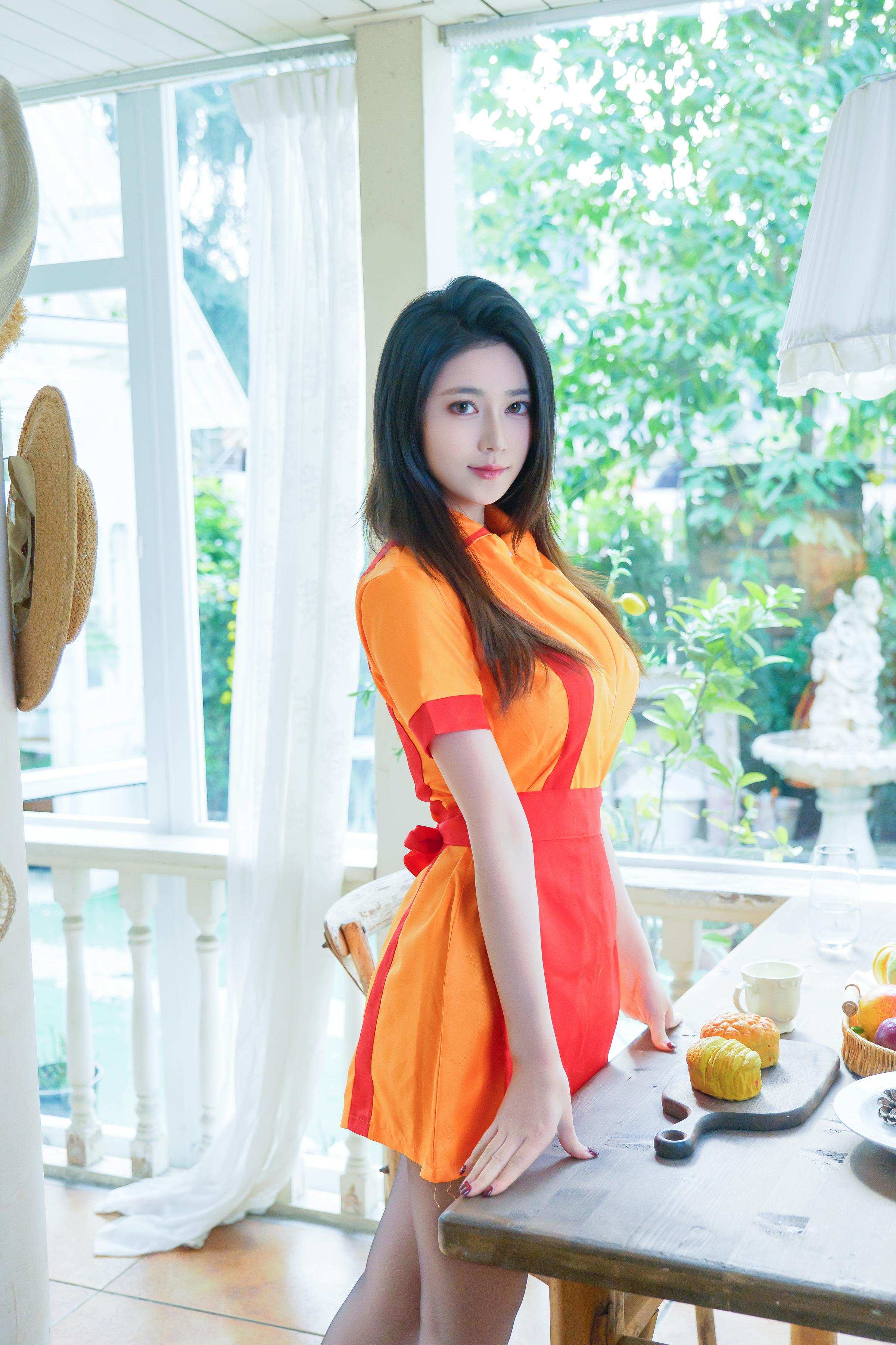 [Photos] Nnian - Two Broke Girls: Orange Waitress Mini Skirt, Gorgeous Legs in High Heels, 80P