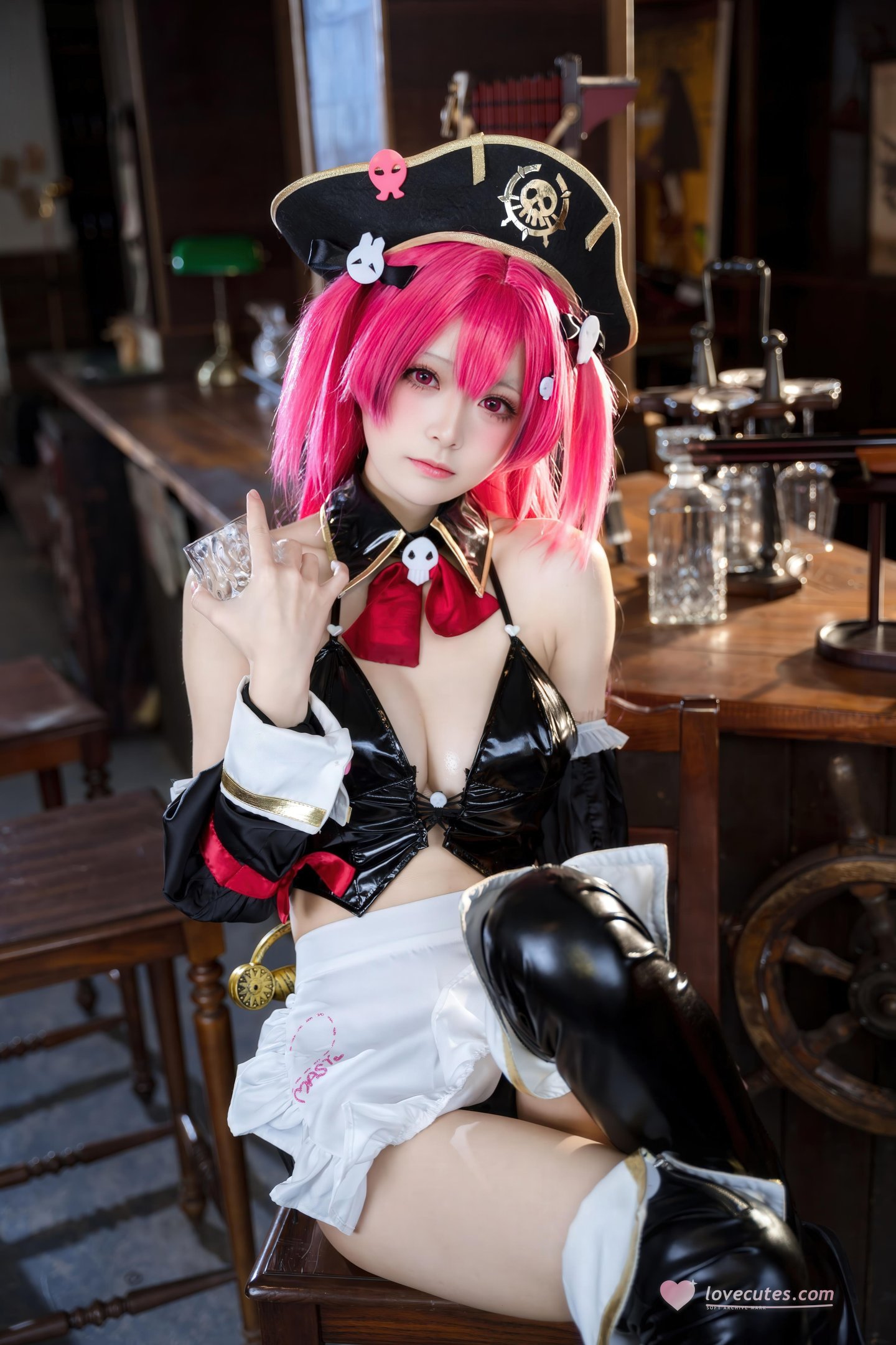[Cosplay] Jiuqi Miao - Master: Pink-Haired Twin-Tail Pirate Outfit with Curvy Figure and Beautiful Legs 58P