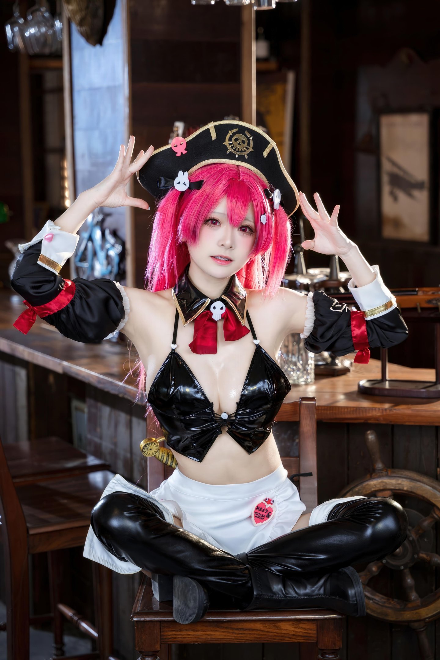 [Cosplay] Jiuqi Miao - Master: Pink-Haired Twin-Tail Pirate Outfit with Curvy Figure and Beautiful Legs 58P