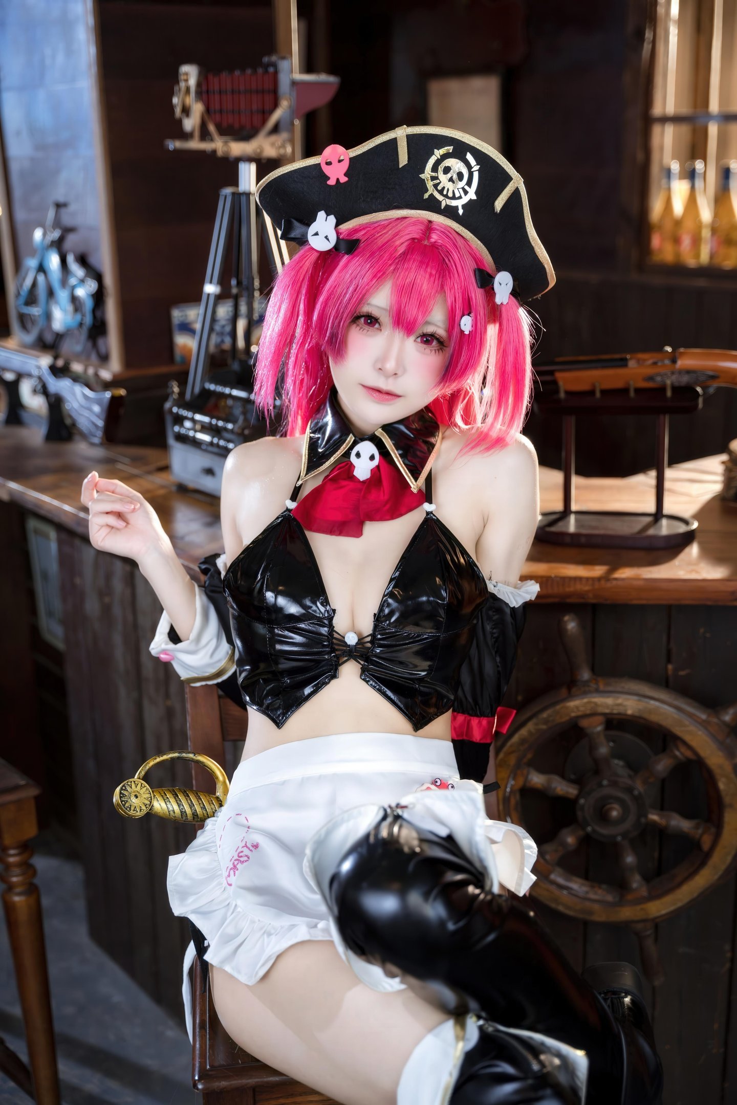 [Cosplay] Jiuqi Miao - Master: Pink-Haired Twin-Tail Pirate Outfit with Curvy Figure and Beautiful Legs 58P