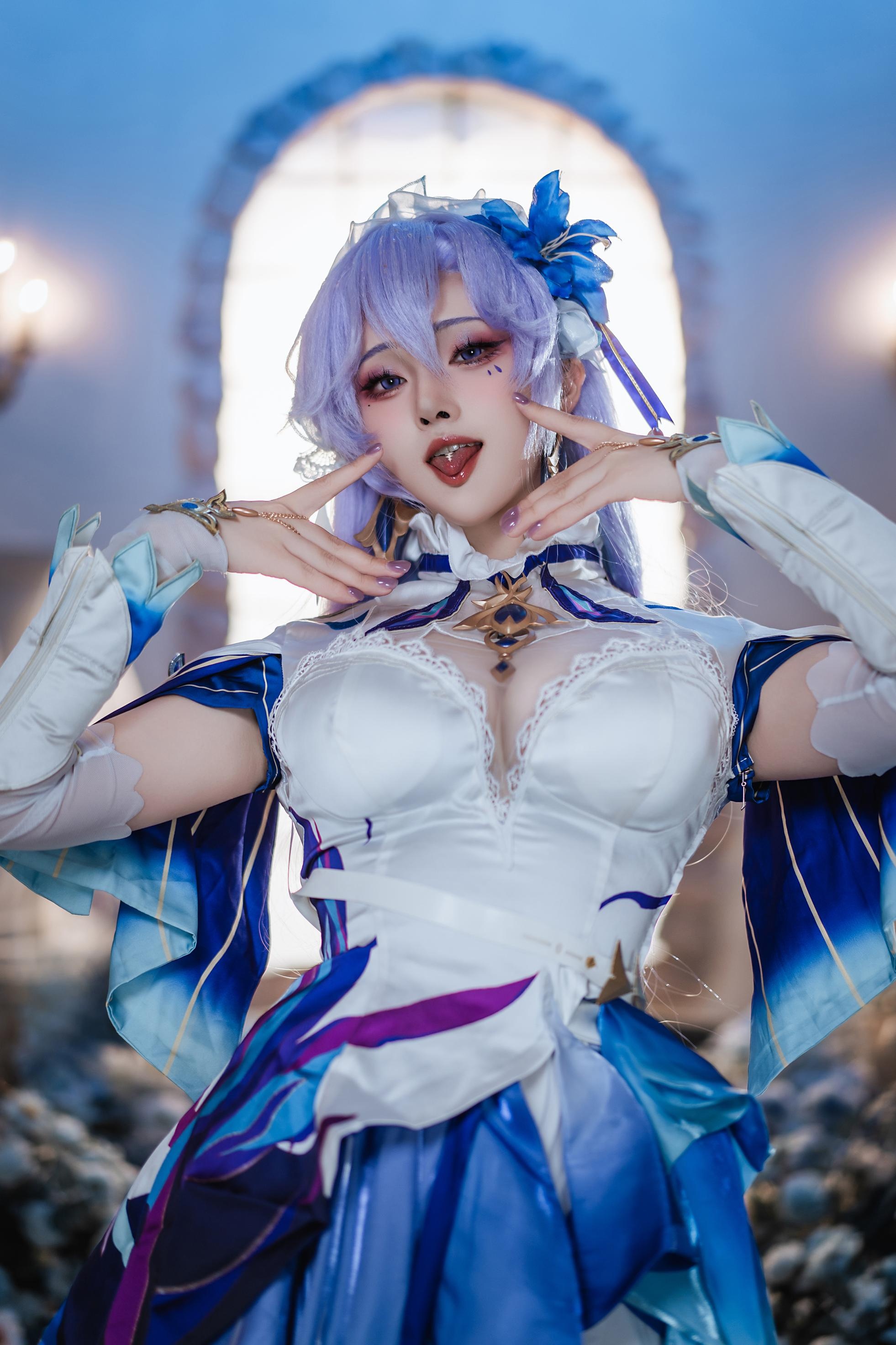 「[Cosplay] Natsuko夏夏子 - 鳴潮坎特蕾拉：藍白禮裝白絲露穴珍珠內衣還原 72P」
