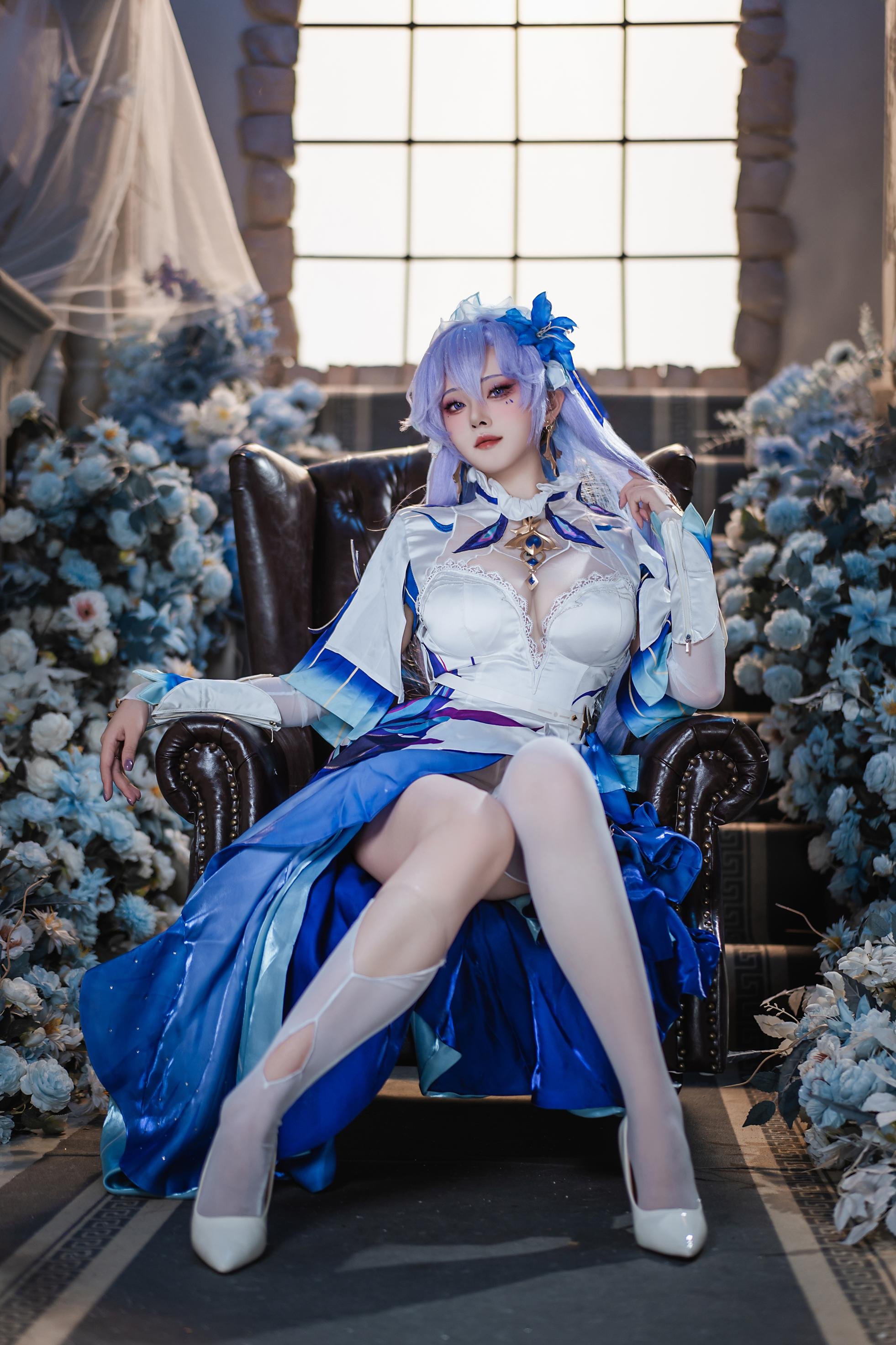 「[Cosplay] Natsuko夏夏子 - 鳴潮坎特蕾拉：藍白禮裝白絲露穴珍珠內衣還原 72P」