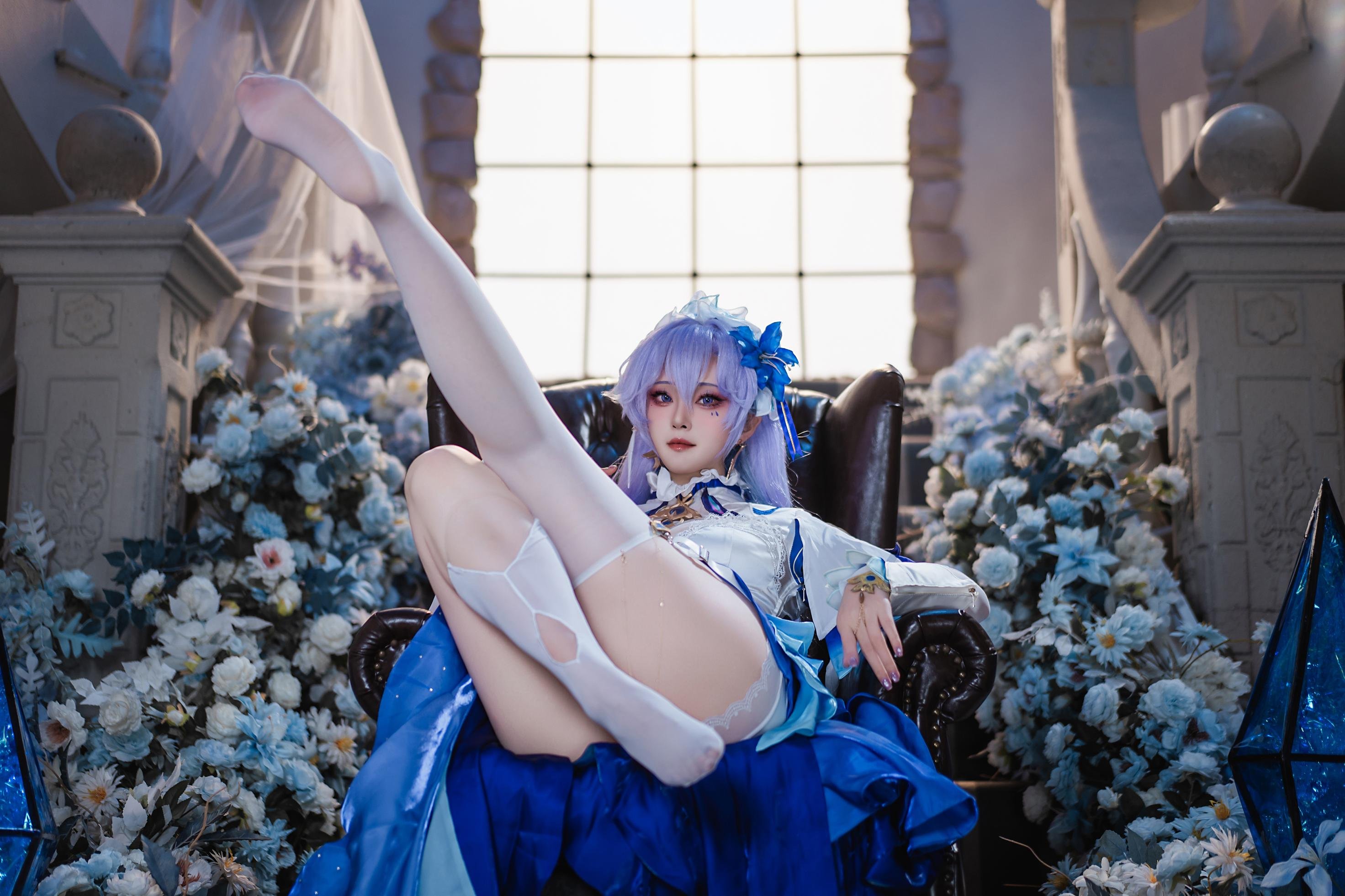 「[Cosplay] Natsuko夏夏子 - 鳴潮坎特蕾拉：藍白禮裝白絲露穴珍珠內衣還原 72P」