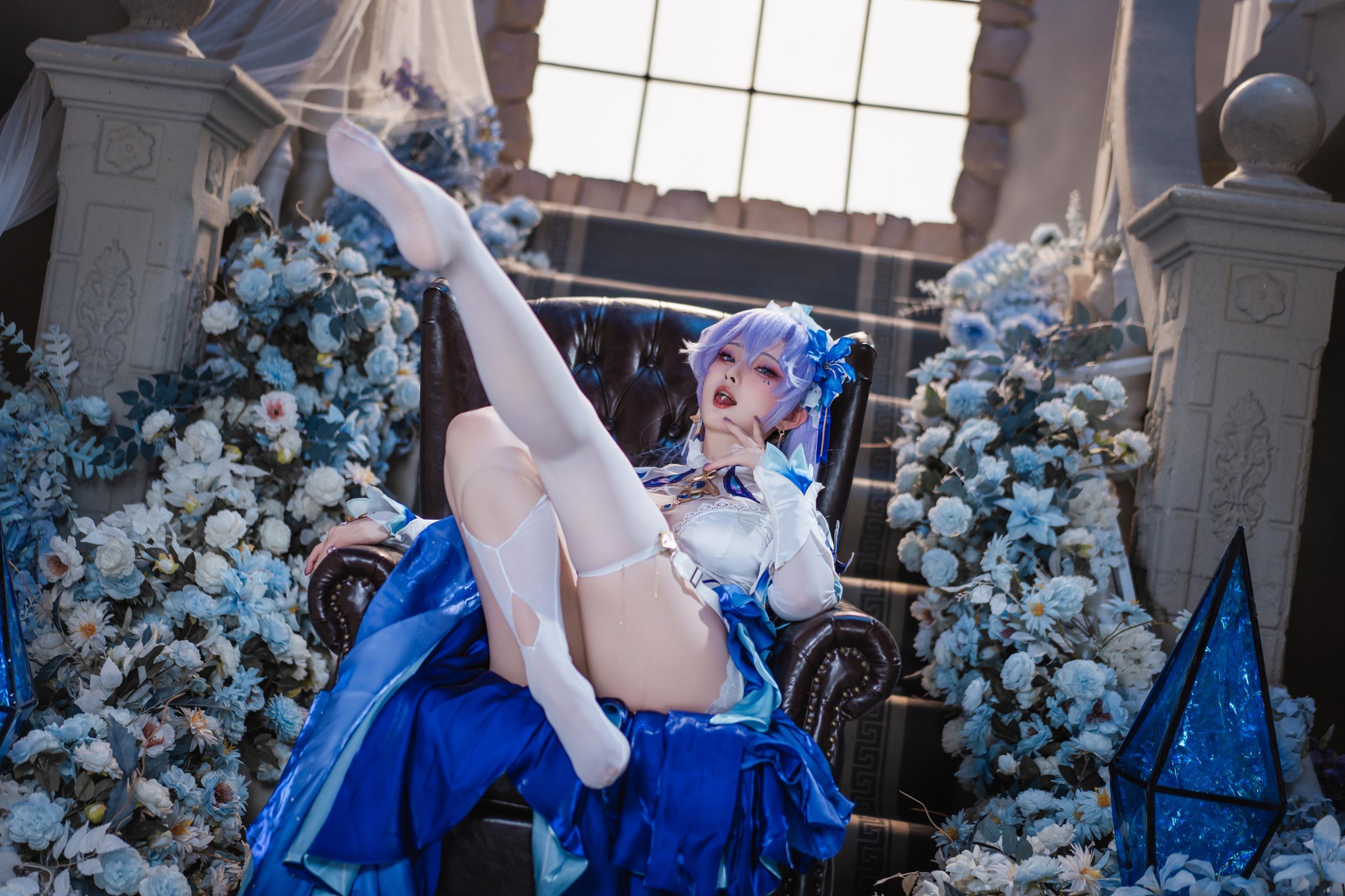 「[Cosplay] Natsuko夏夏子 - 鳴潮坎特蕾拉：藍白禮裝白絲露穴珍珠內衣還原 72P」