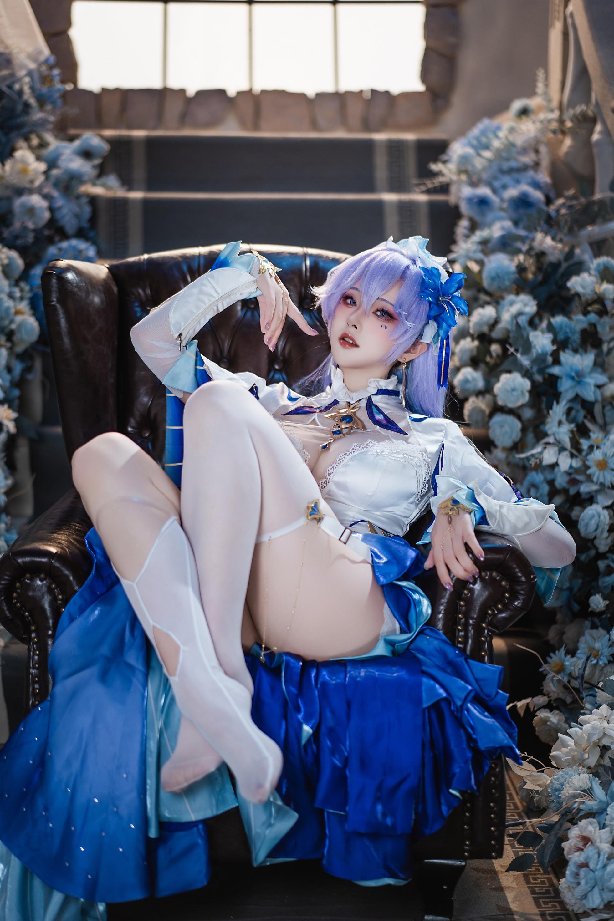 「[Cosplay] Natsuko夏夏子 - 鳴潮坎特蕾拉：藍白禮裝白絲露穴珍珠內衣還原 72P」