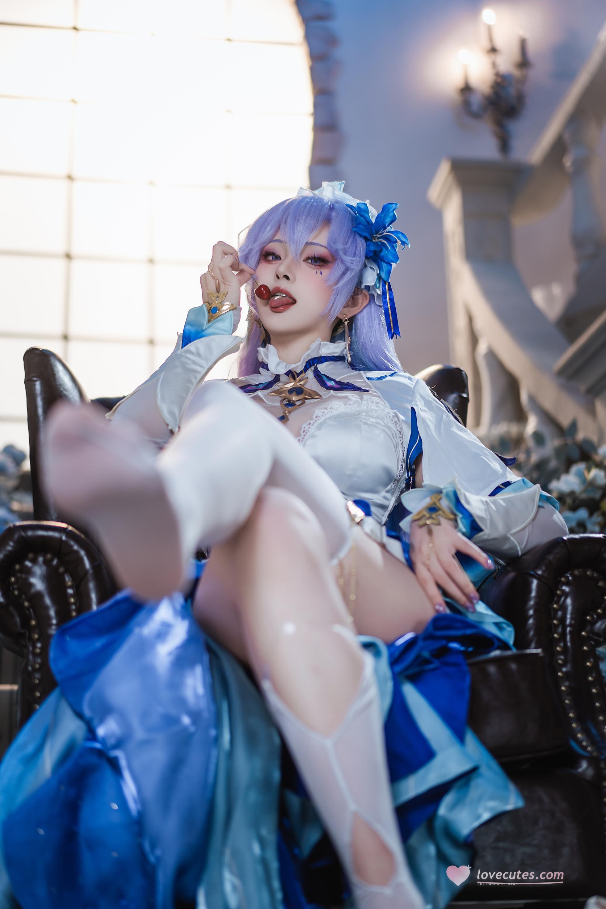 「[Cosplay] Natsuko夏夏子 - 鳴潮坎特蕾拉：藍白禮裝白絲露穴珍珠內衣還原 72P」