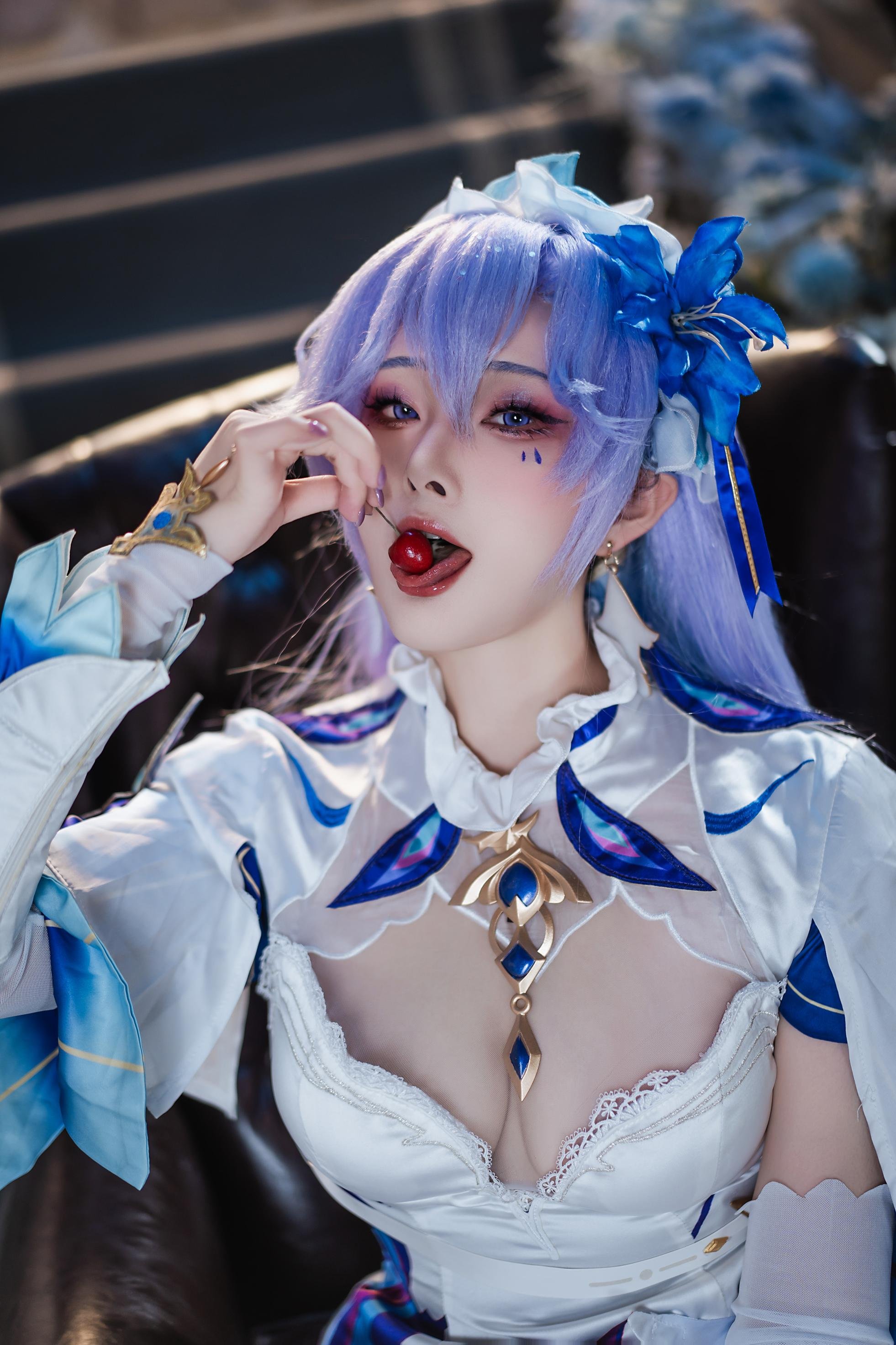「[Cosplay] Natsuko夏夏子 - 鳴潮坎特蕾拉：藍白禮裝白絲露穴珍珠內衣還原 72P」