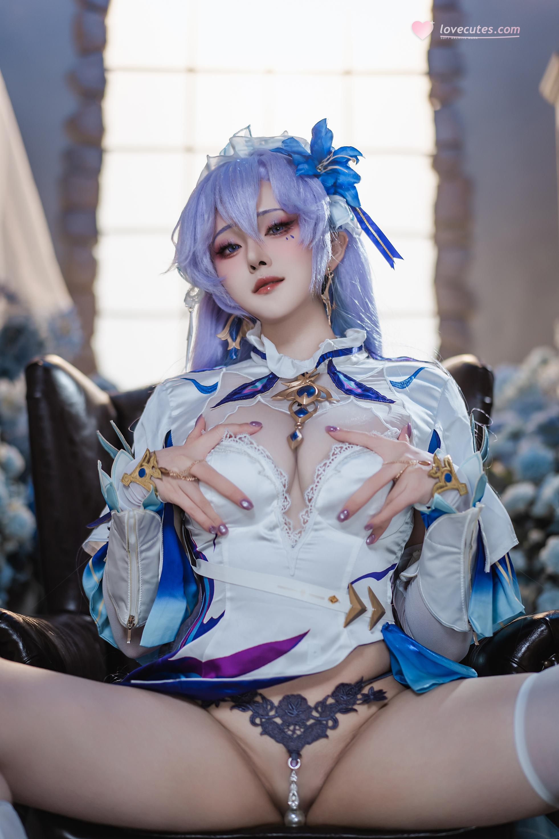 「[Cosplay] Natsuko夏夏子 - 鳴潮坎特蕾拉：藍白禮裝白絲露穴珍珠內衣還原 72P」
