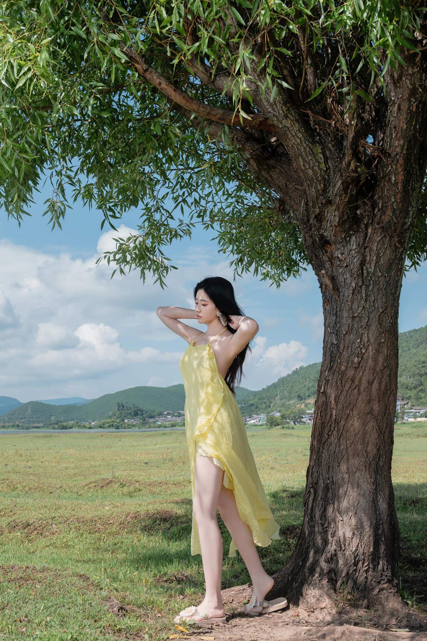 [Photos] Nnian - Green Field Yellow Veil: Outdoor Nude Shoot with Stunning Legs 83P