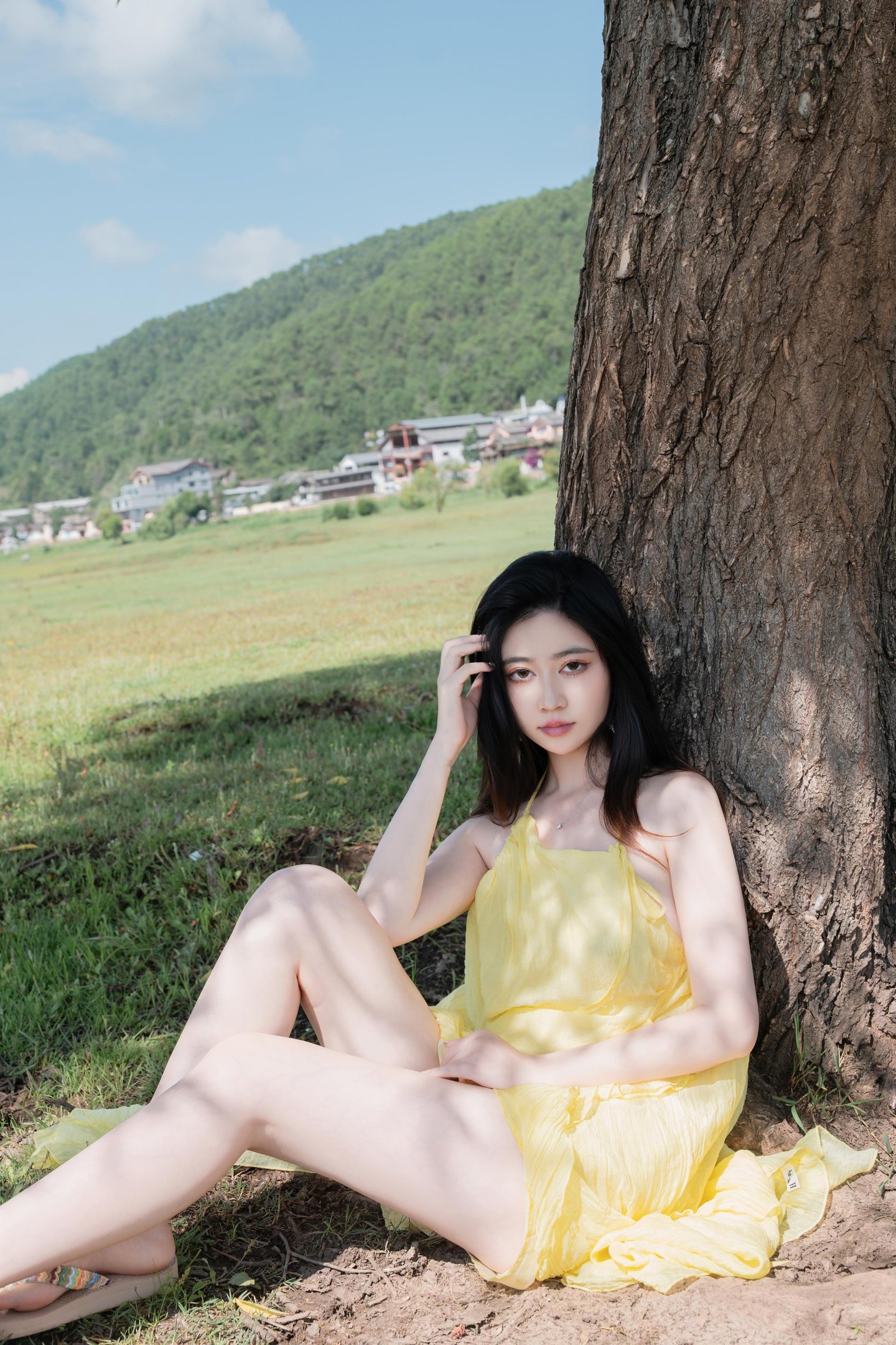 [Ảnh] Nnian - Lụa Vàng Cỏ Xanh: Lộ Ngực Đẹp, Chân Dài Trên Cỏ, Chụp Ngoài Trời 83P
