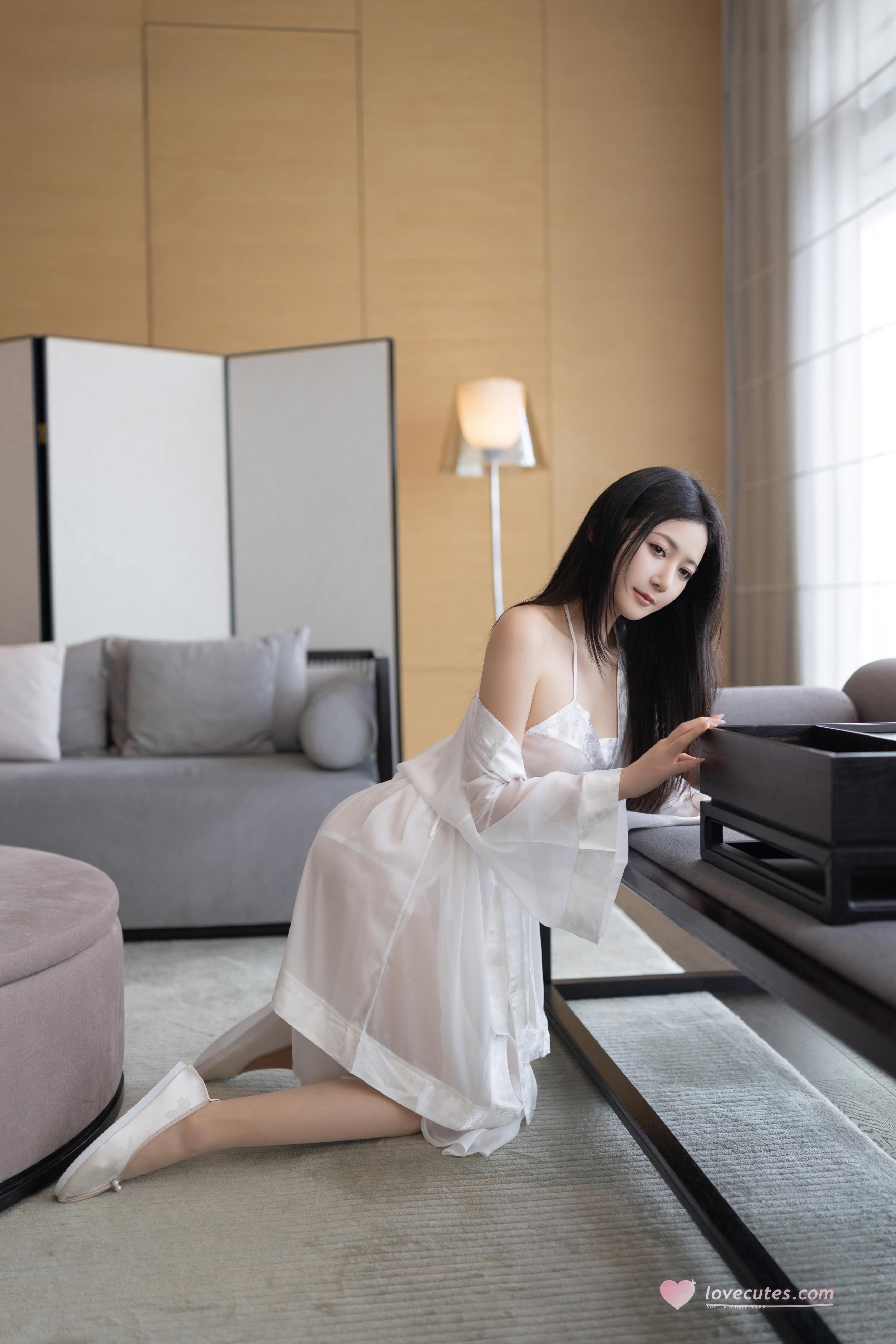 '[模特] Cá Caviar - Người Mẫu Xiu Nhân Mát-xa Sữa + S: Áo Choàng Lụa Trắng, Tắm Sữa ướt át, Lộ Đùi Lộ Điểm, 120P'
