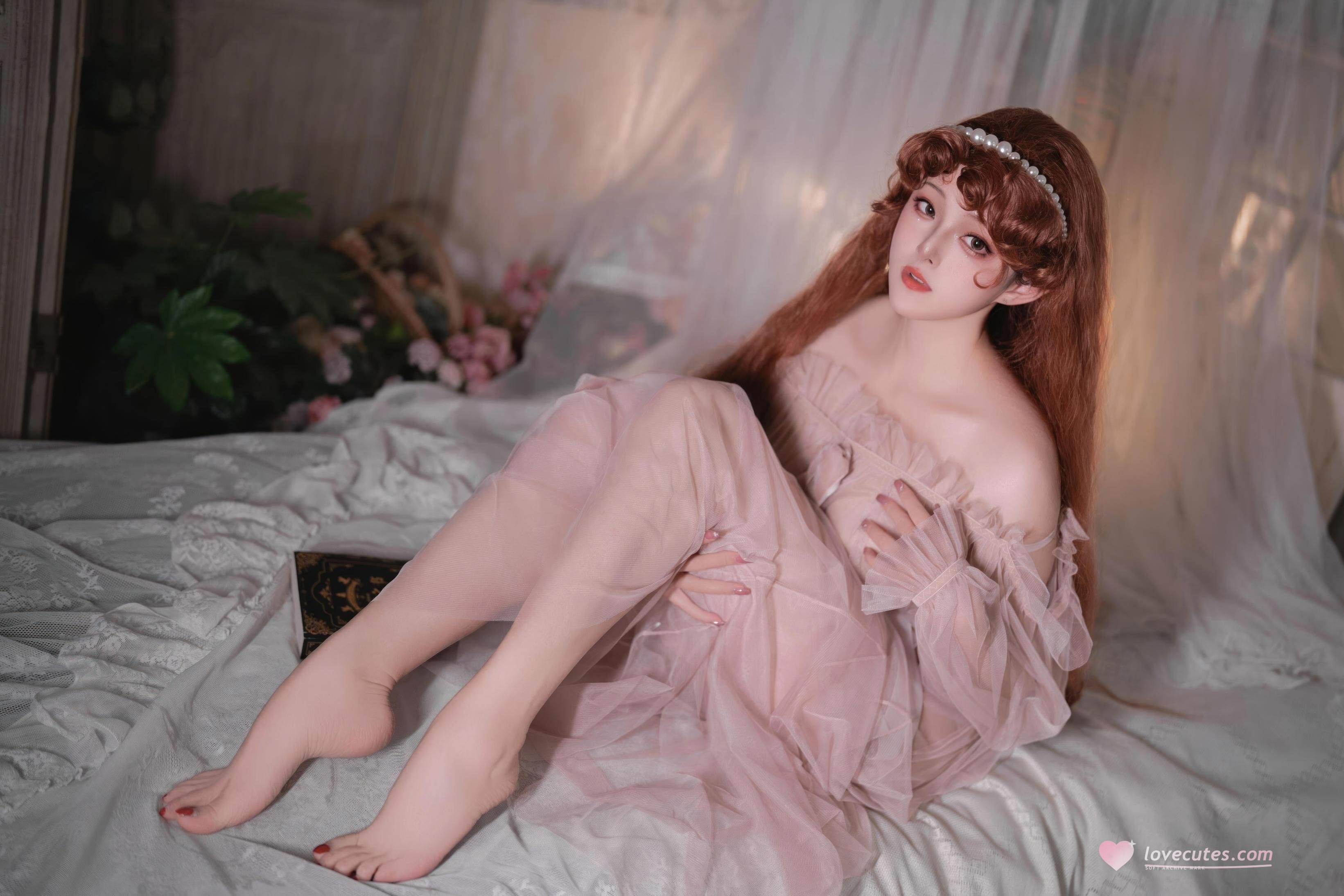 [私房] Natsuko夏夏子 - 2026生日私房 粉雾薄紗：粉色薄紗露胸美腿 寢室裸身大尺度 50P