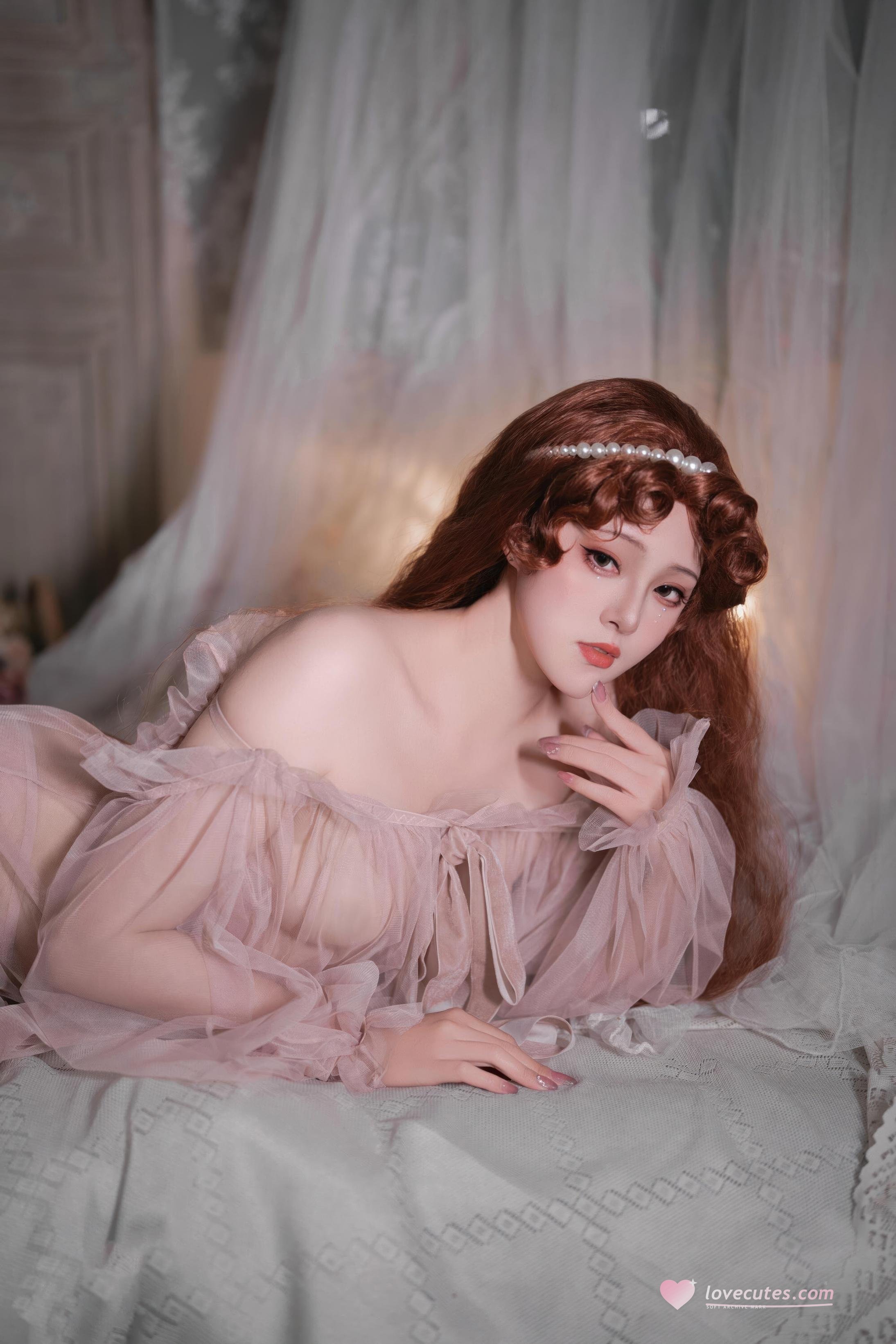 [Private] Natsuko Natsukoko - 2026 Birthday Private Shoot: Pink Sheer Veil, Exposed Chest and Beautiful Legs, Bedroom Nude, High-Impact 50P
