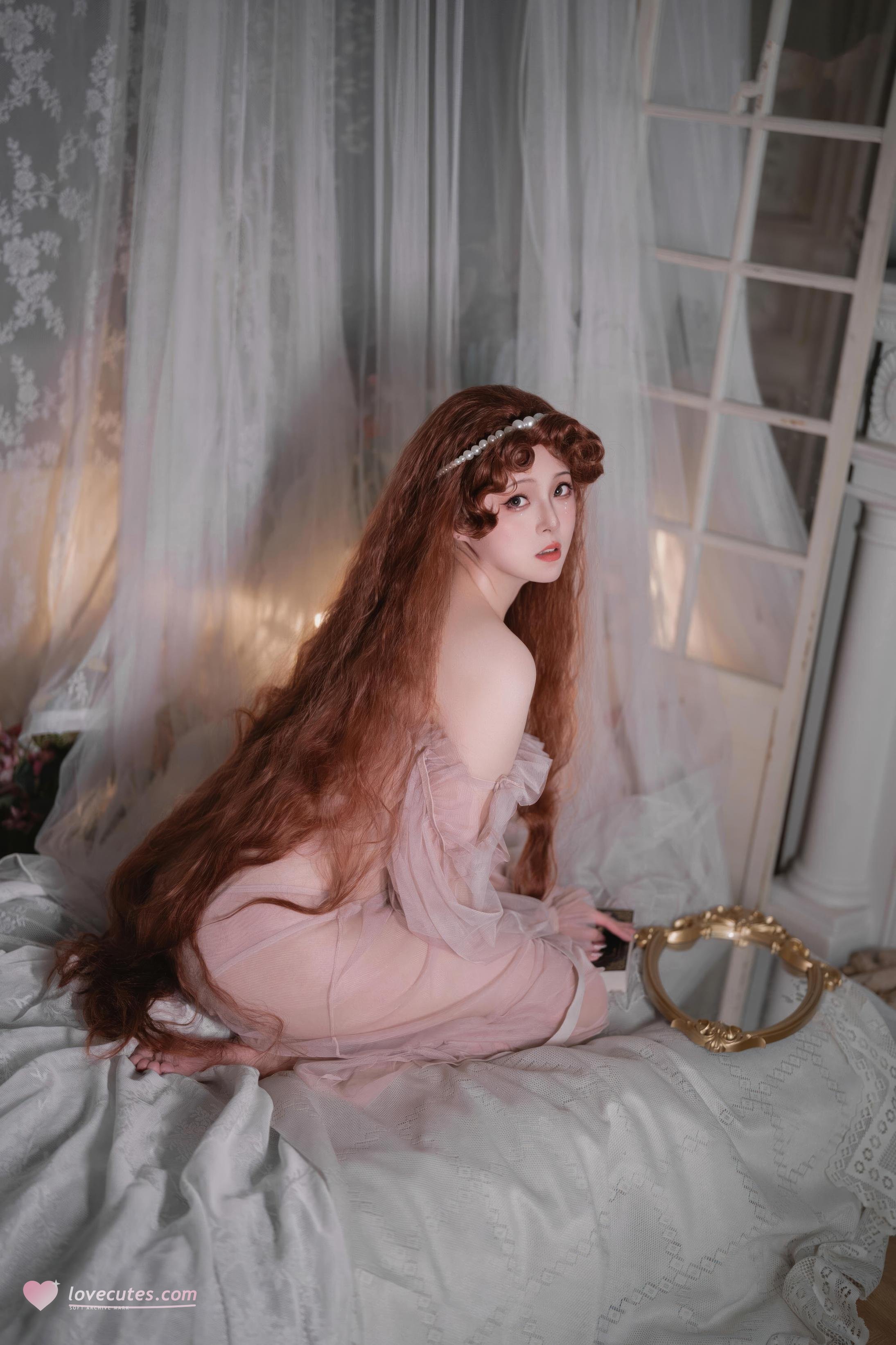 [Private] Natsuko Natsukoko - 2026 Birthday Private Shoot: Pink Sheer Veil, Exposed Chest and Beautiful Legs, Bedroom Nude, High-Impact 50P