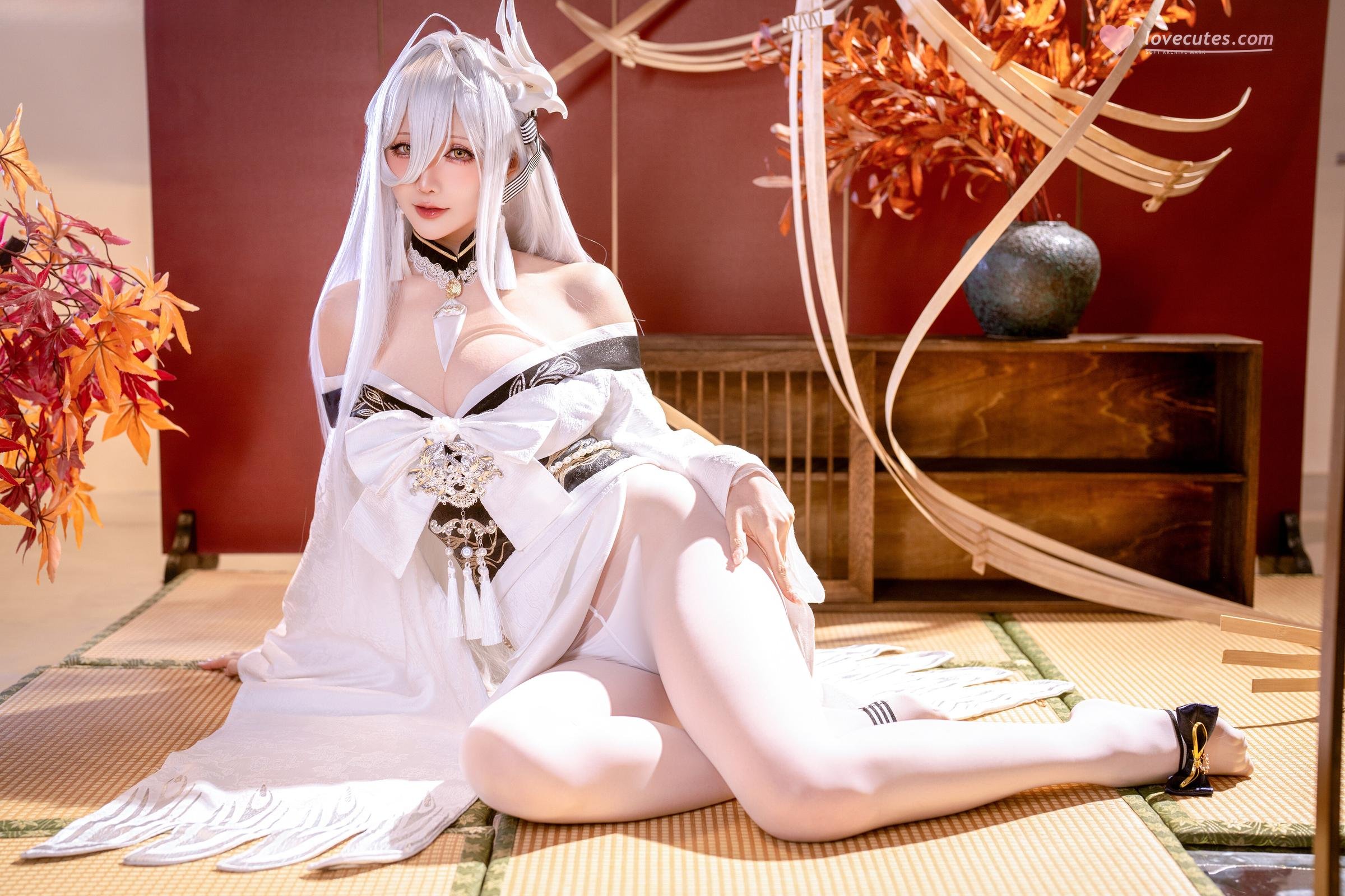 [Cosplay] Hoshilily - Azur Lane Bai Feng: White Hair, Flowing White Stockings, Curvy Legs, 59P