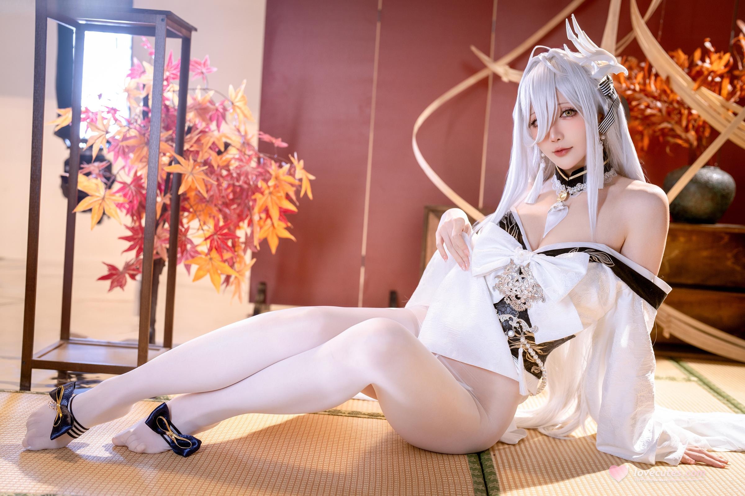 [Cosplay] Hoshilily - Azur Lane Bai Feng: White Hair, Flowing White Stockings, Curvy Legs, 59P