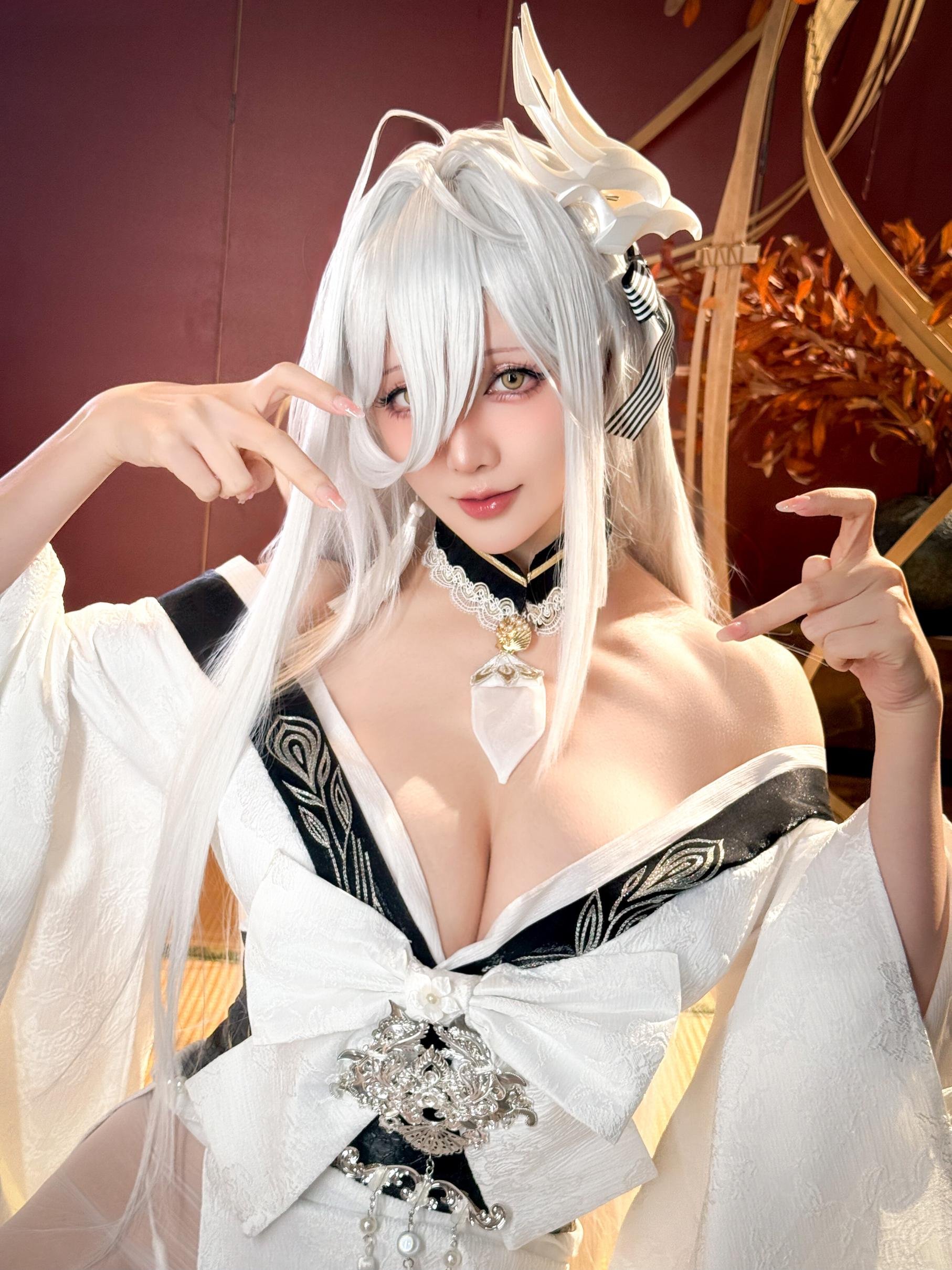 [costume] Hoshilily - Bạch Phượng: Tóc Trắng, Gió Xanh, Ngực Khủng, Chân Dài Gợi Cảm 59P