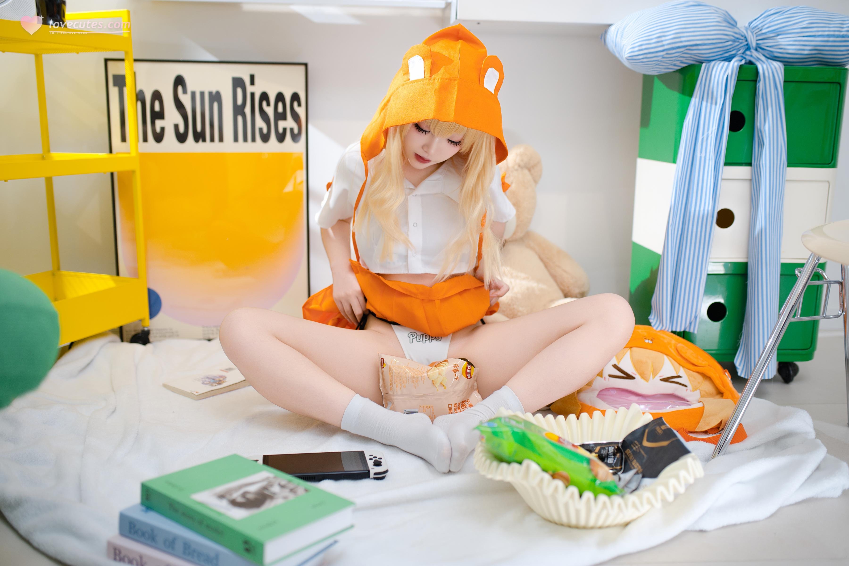 【Cosplay】Bangni 邦尼 - 干物妹！小埋 土間埋：橙色斗篷白絲露胸露臀大尺度還原 85P5V