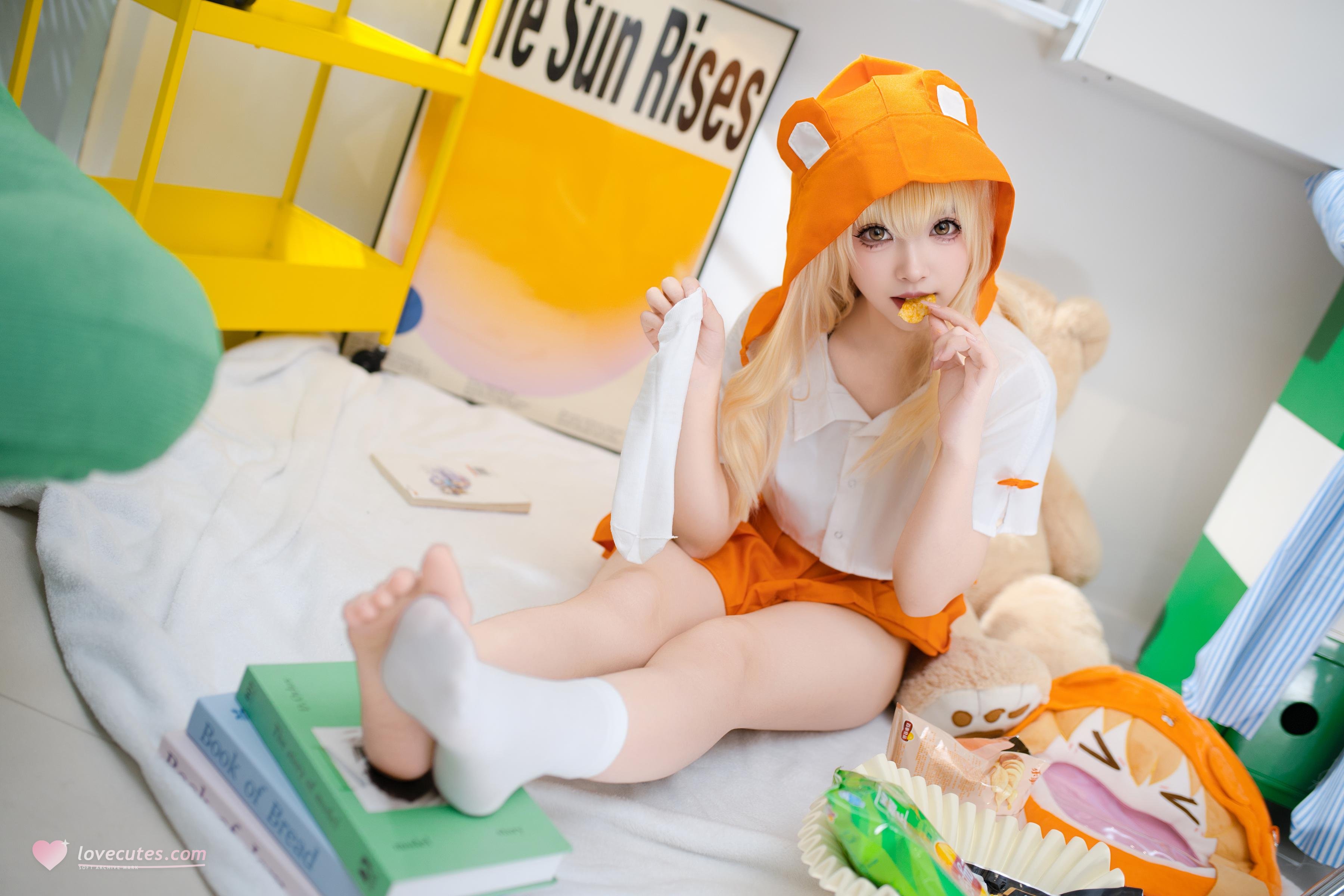 【Cosplay】Bangni 邦尼 - 干物妹！小埋 土間埋：橙色斗篷白絲露胸露臀大尺度還原 85P5V
