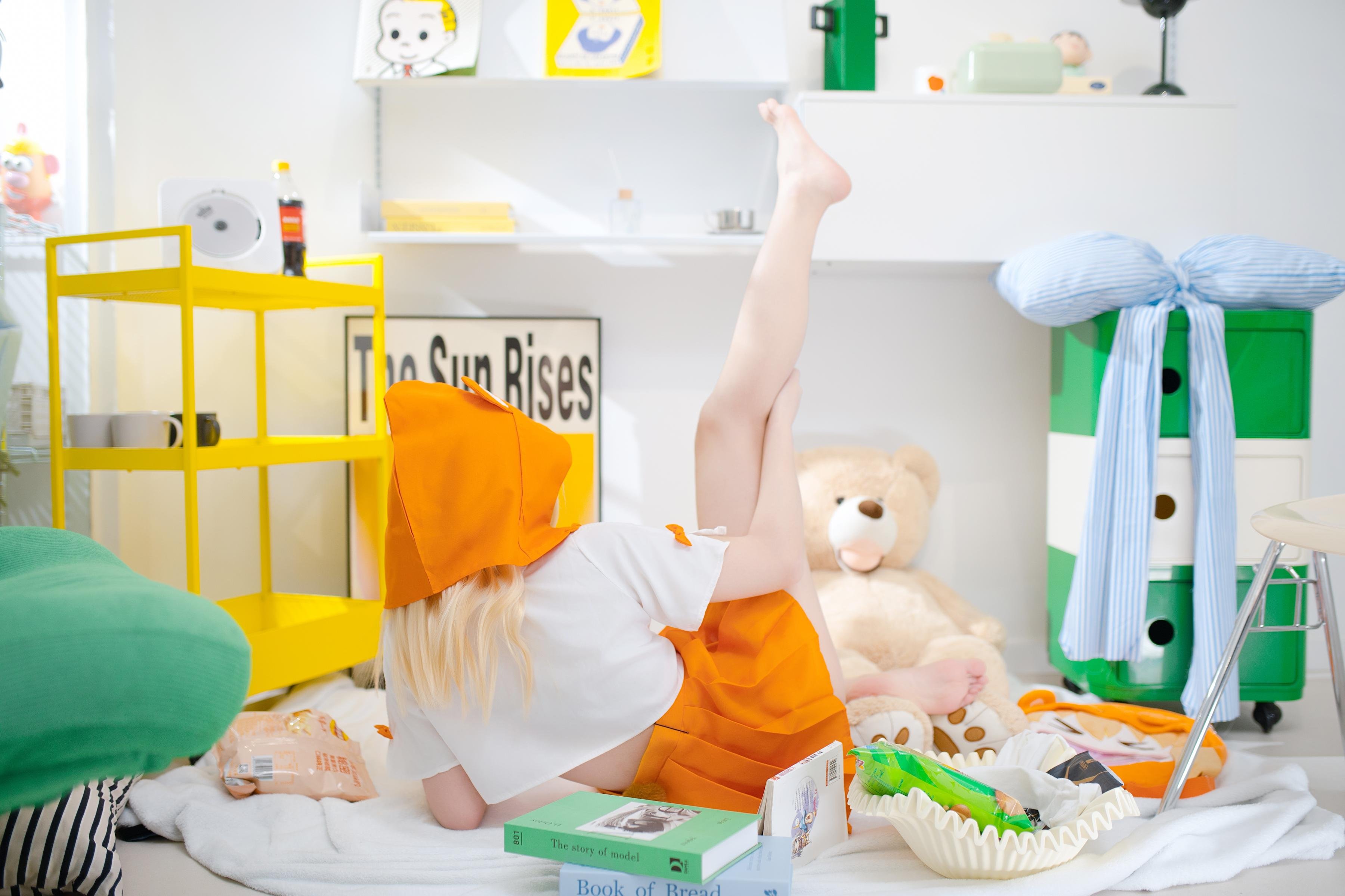[Cosplay] Bangni - Himouto! Umaru-chan: Orange Cloak, White Stockings, Boldly Revealing 85P5V