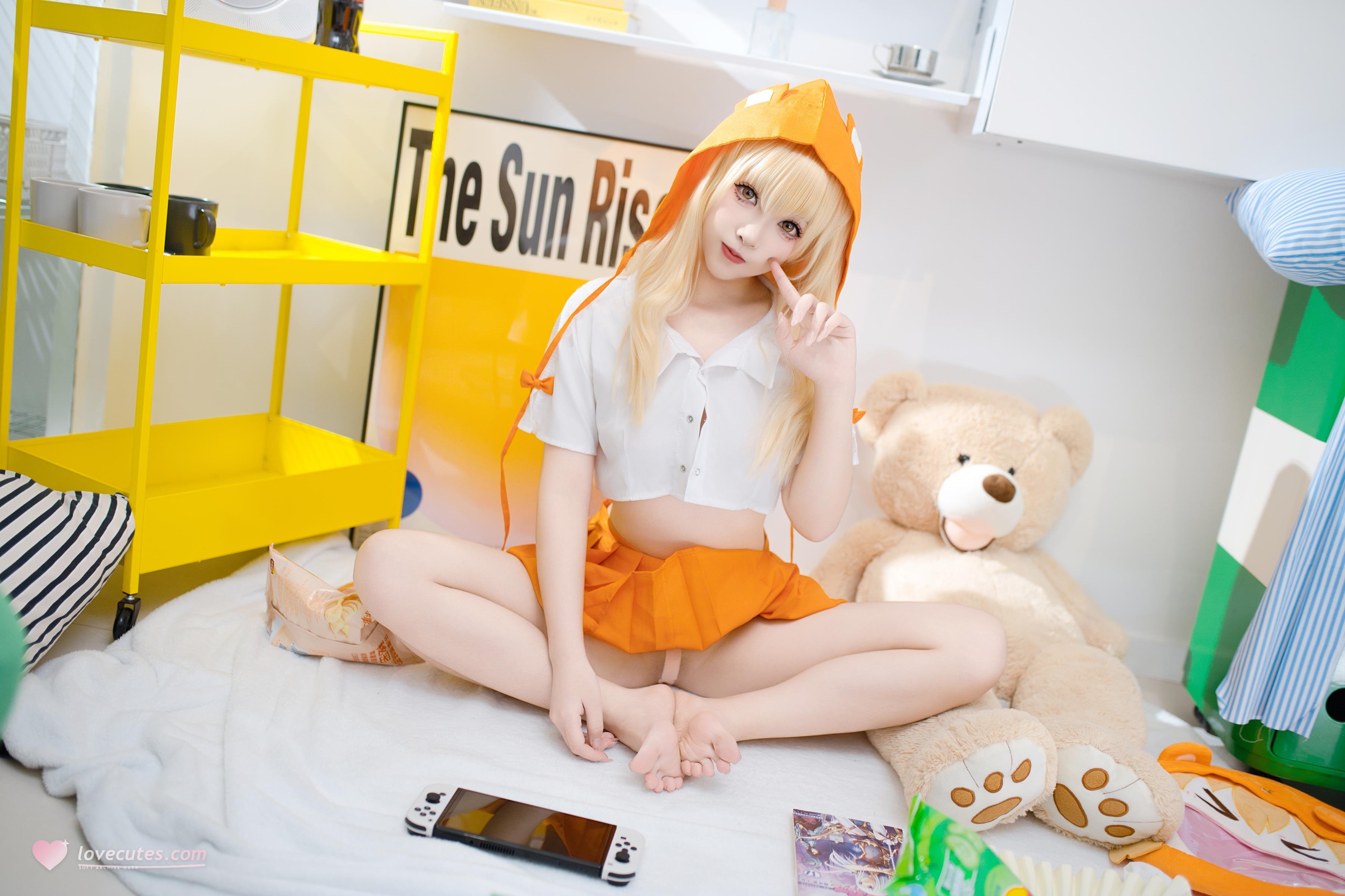 [Cosplay] Bangni - Himouto! Umaru-chan: Orange Cloak, White Stockings, Boldly Revealing 85P5V