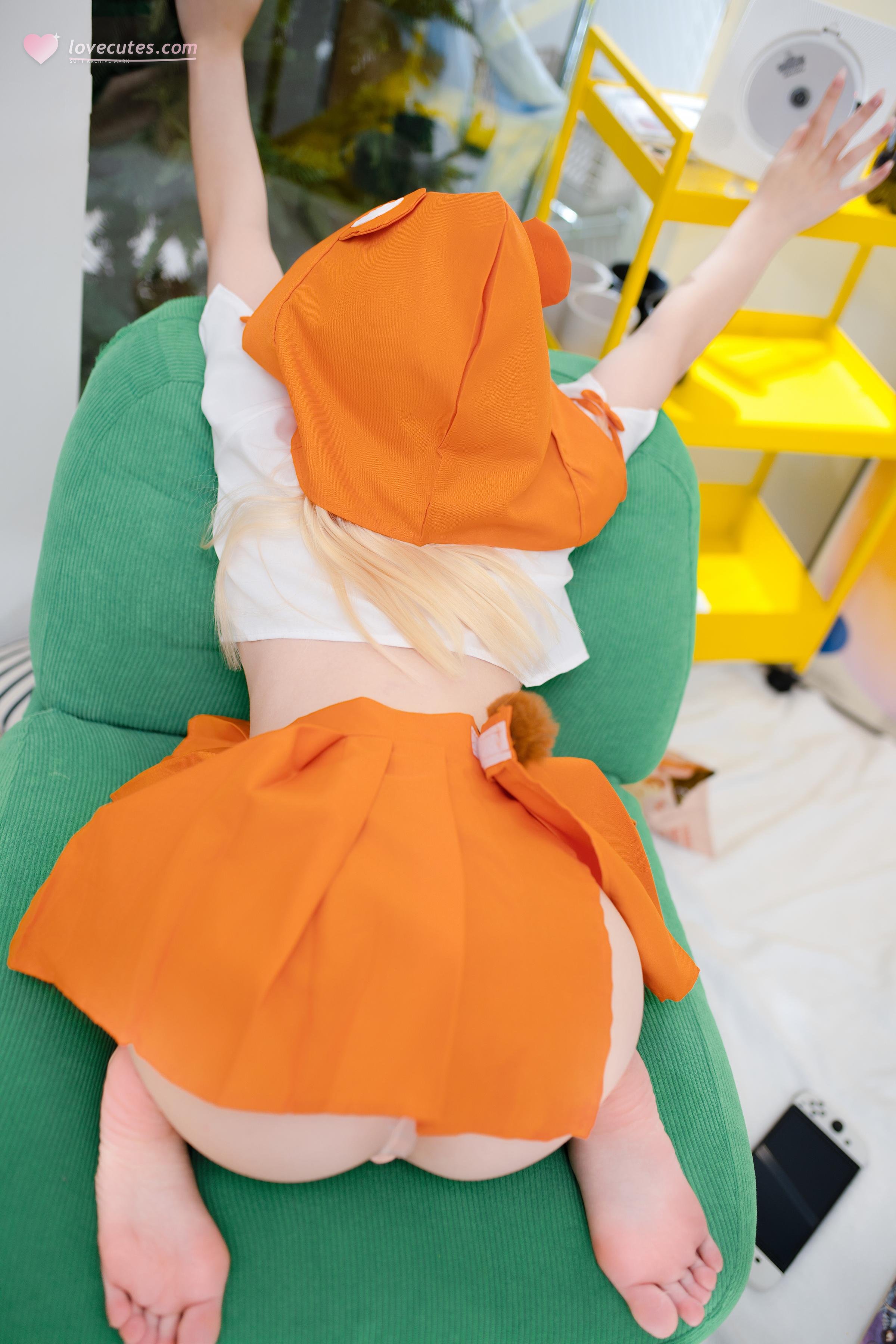 '[cosplay] Bangni邦尼 - 干物妹！小埋 土间埋: Áo choàng cam, tất trắng, khoe ngực và mông, tái hiện cực chất 85P5V'