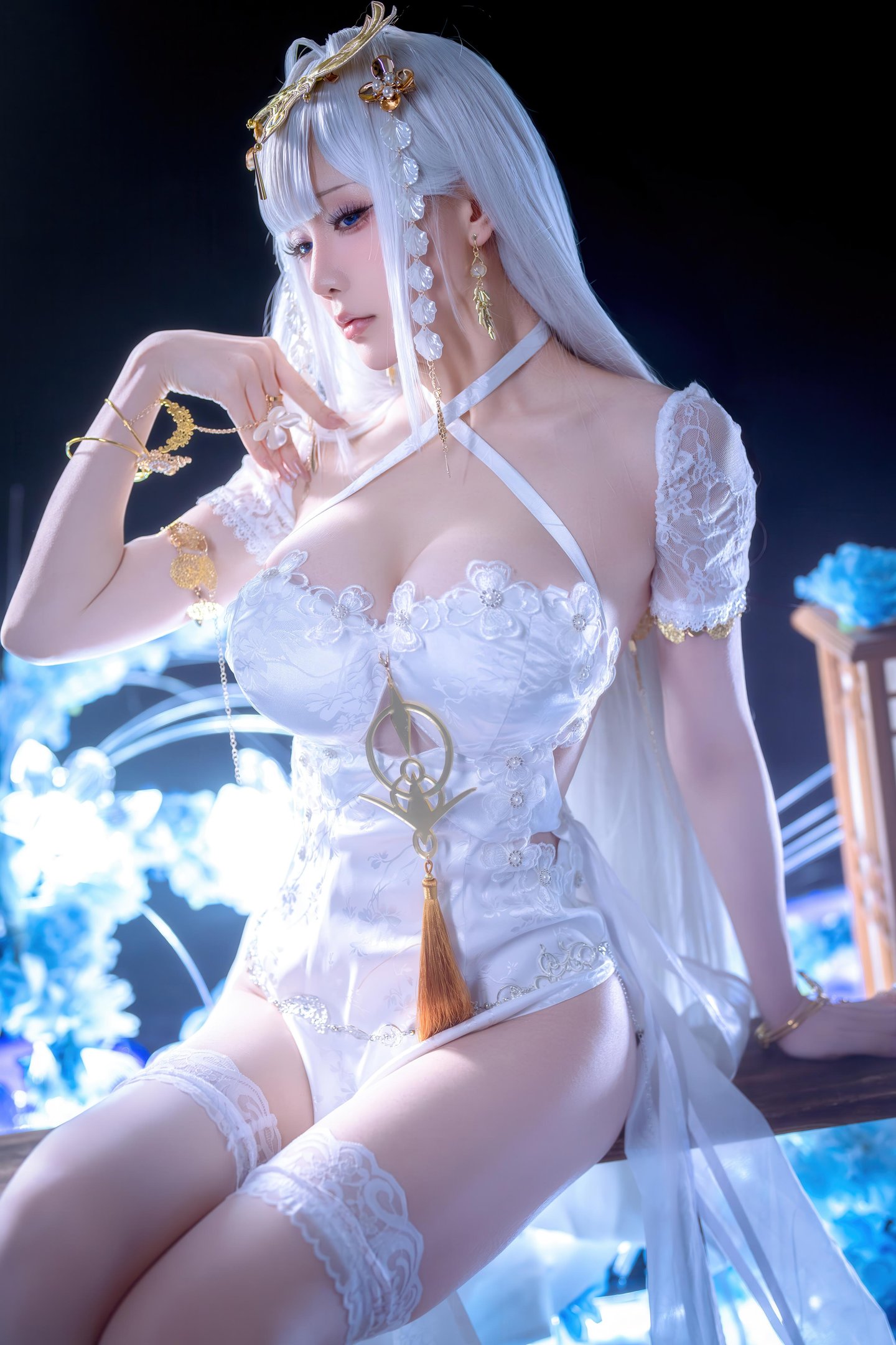 [cospaly] 星之迟迟Hoshilily - 碧藍航線 埃姆登：白髮白絲禮裝巨乳 高衩美腿還原 50P