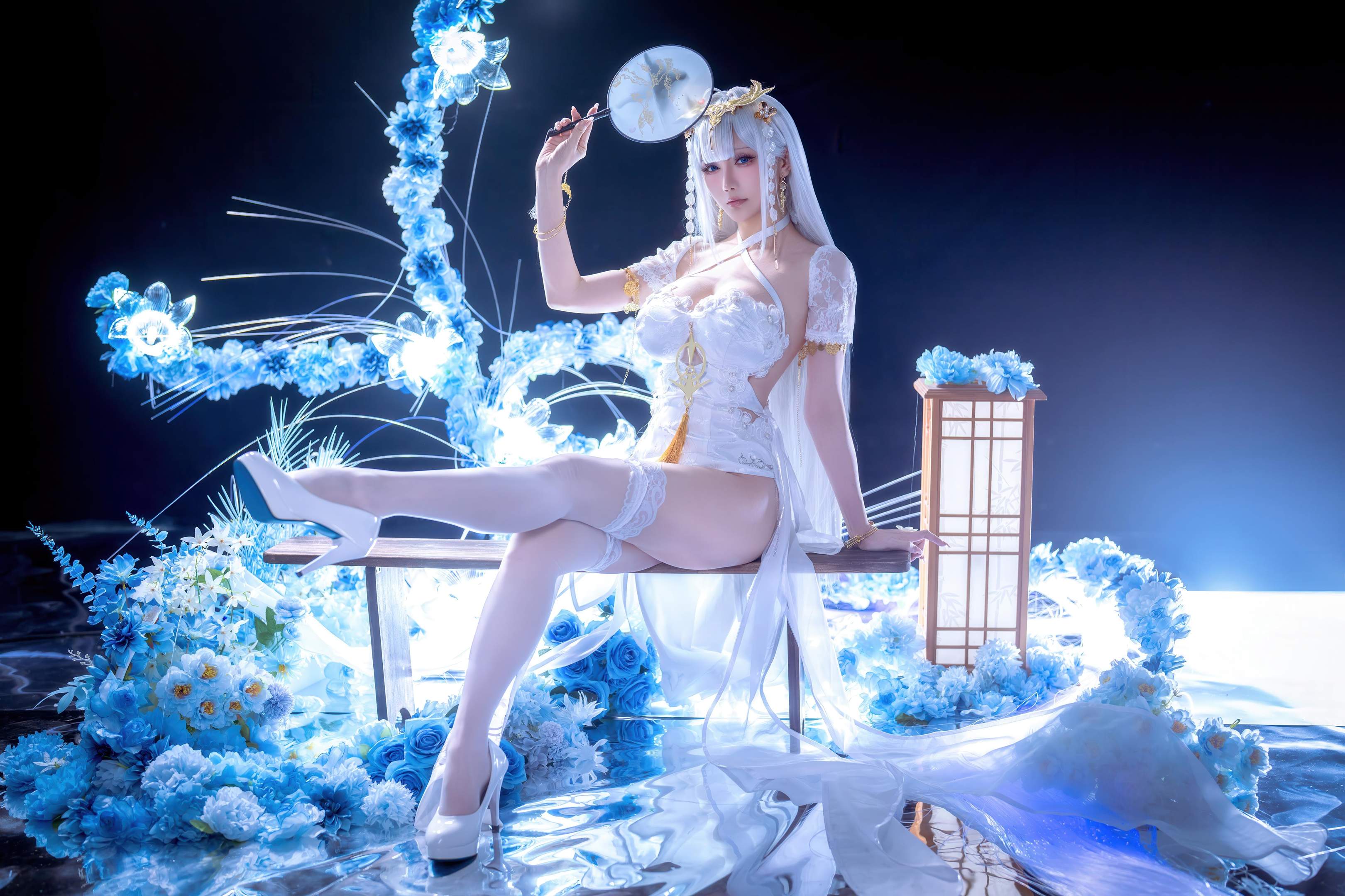 [cospaly] 星之迟迟Hoshilily - 碧藍航線 埃姆登：白髮白絲禮裝巨乳 高衩美腿還原 50P