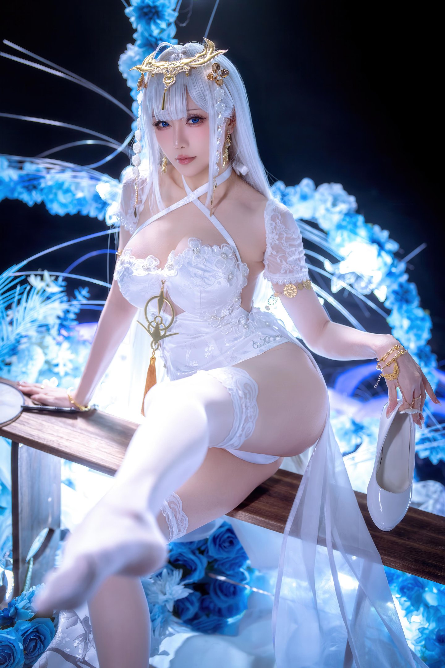 [cospaly] 星之迟迟Hoshilily - 碧藍航線 埃姆登：白髮白絲禮裝巨乳 高衩美腿還原 50P