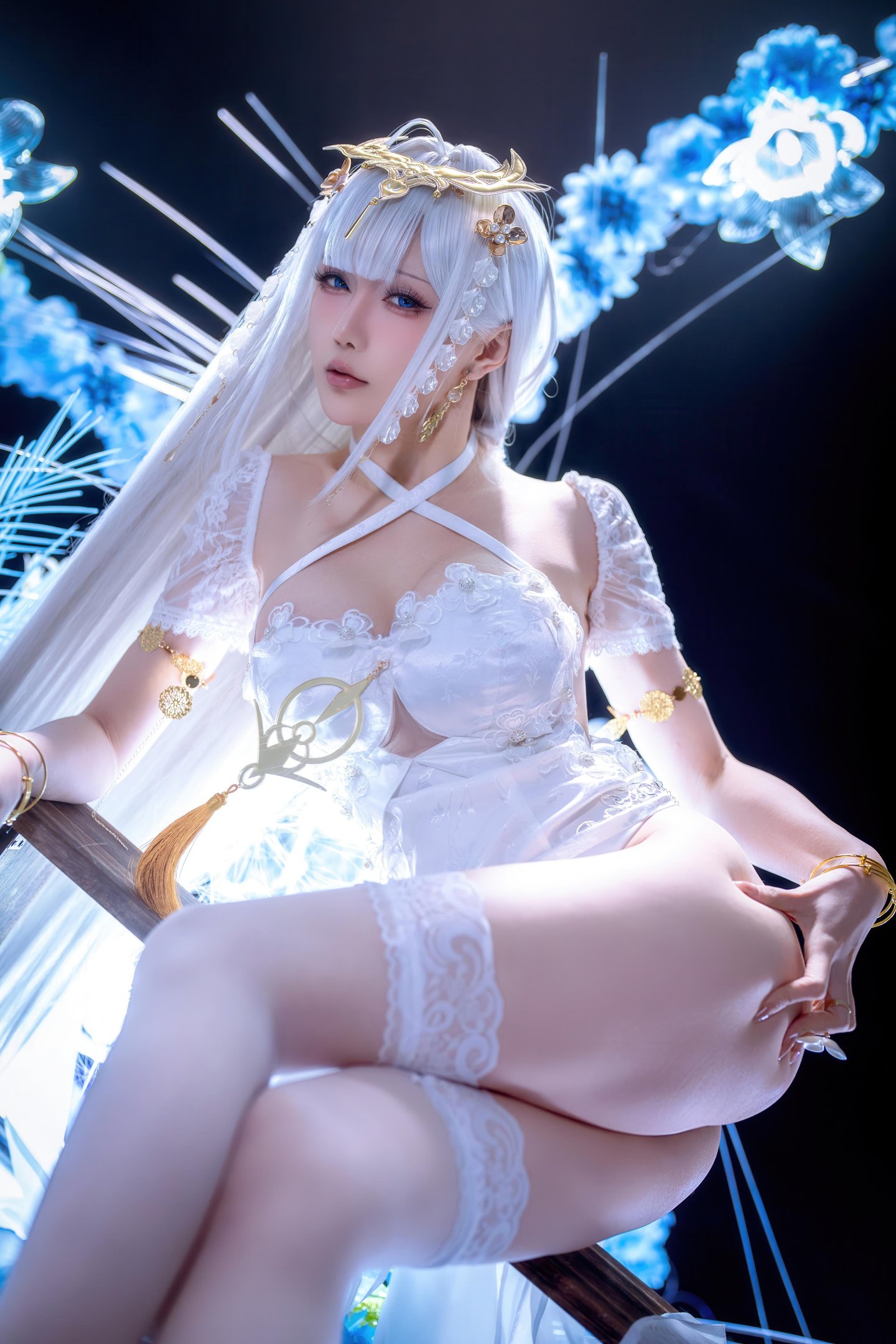 [cospaly] 星之迟迟Hoshilily - 碧藍航線 埃姆登：白髮白絲禮裝巨乳 高衩美腿還原 50P