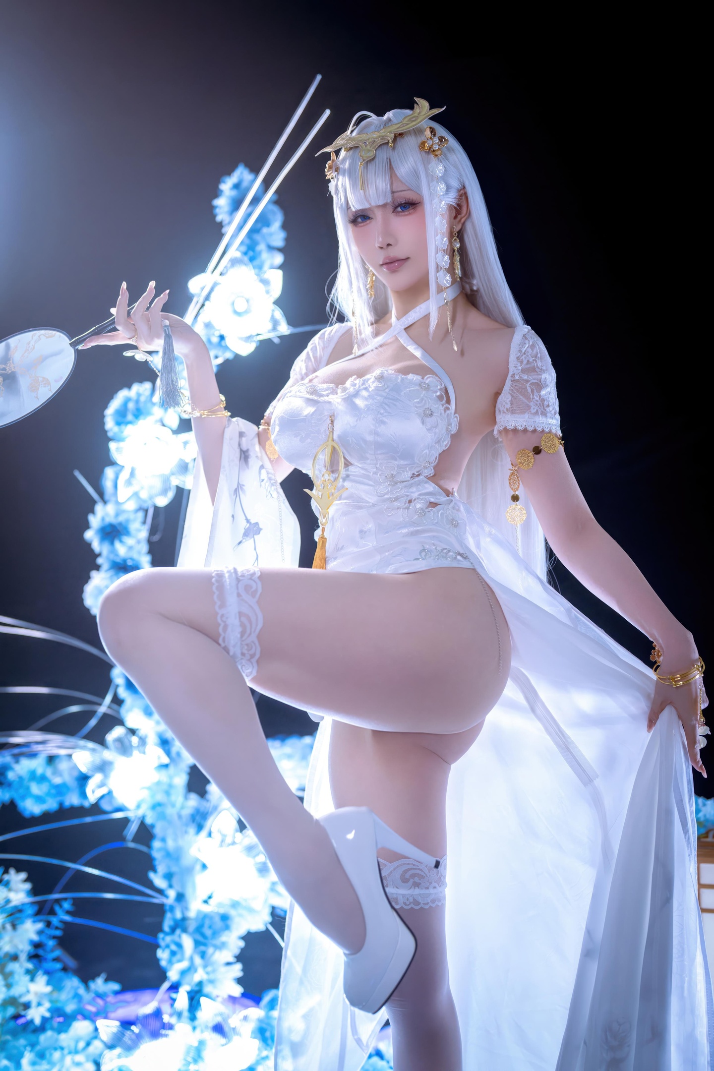 [cospaly] 星之迟迟Hoshilily - 碧藍航線 埃姆登：白髮白絲禮裝巨乳 高衩美腿還原 50P