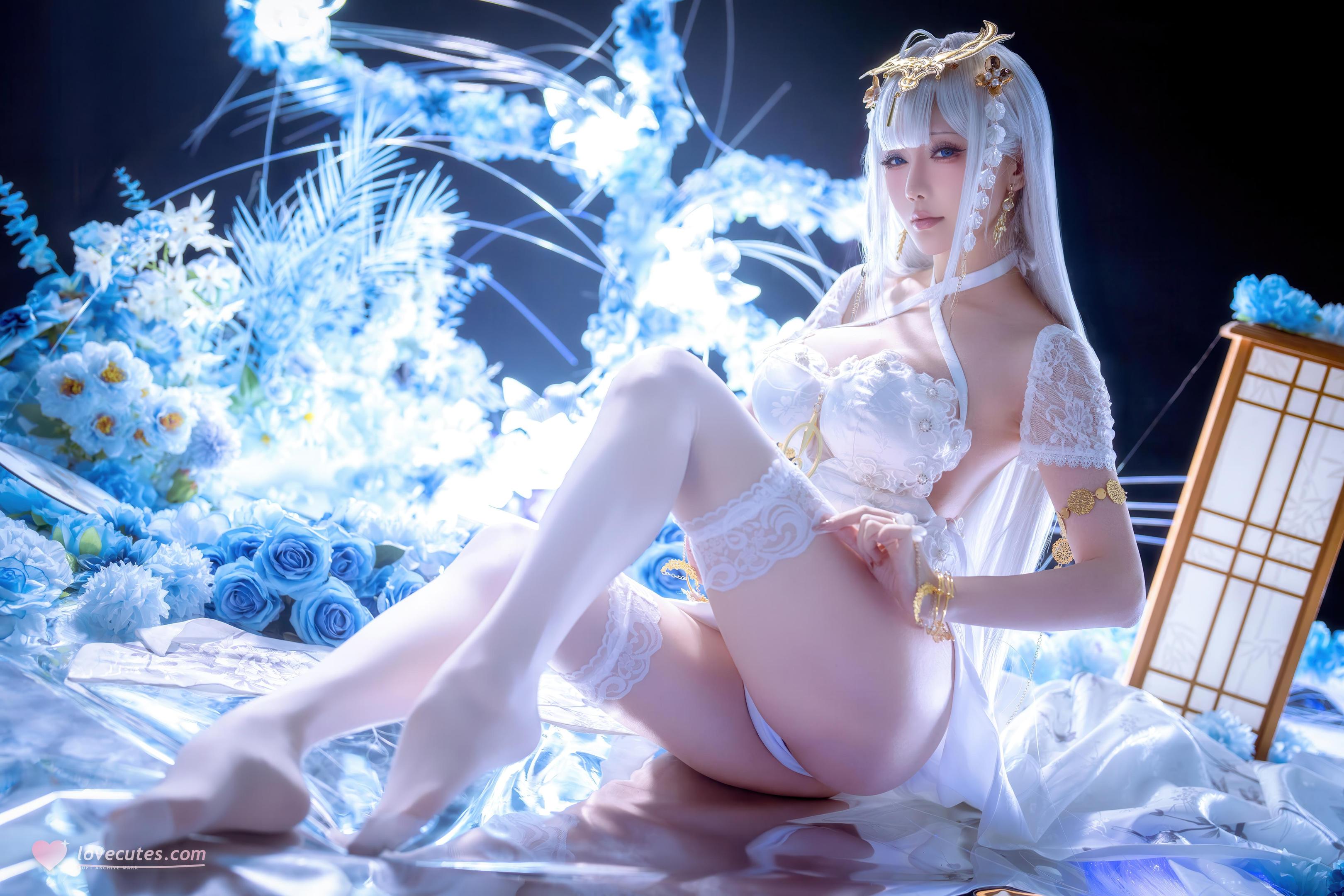 '[cosplay] 星之迟迟Hoshilily - 碧蓝航线 埃姆登: Đầm Trắng Tóc Trắng, Ngực Khủng, Chân Dài Gợi Cảm 50P'