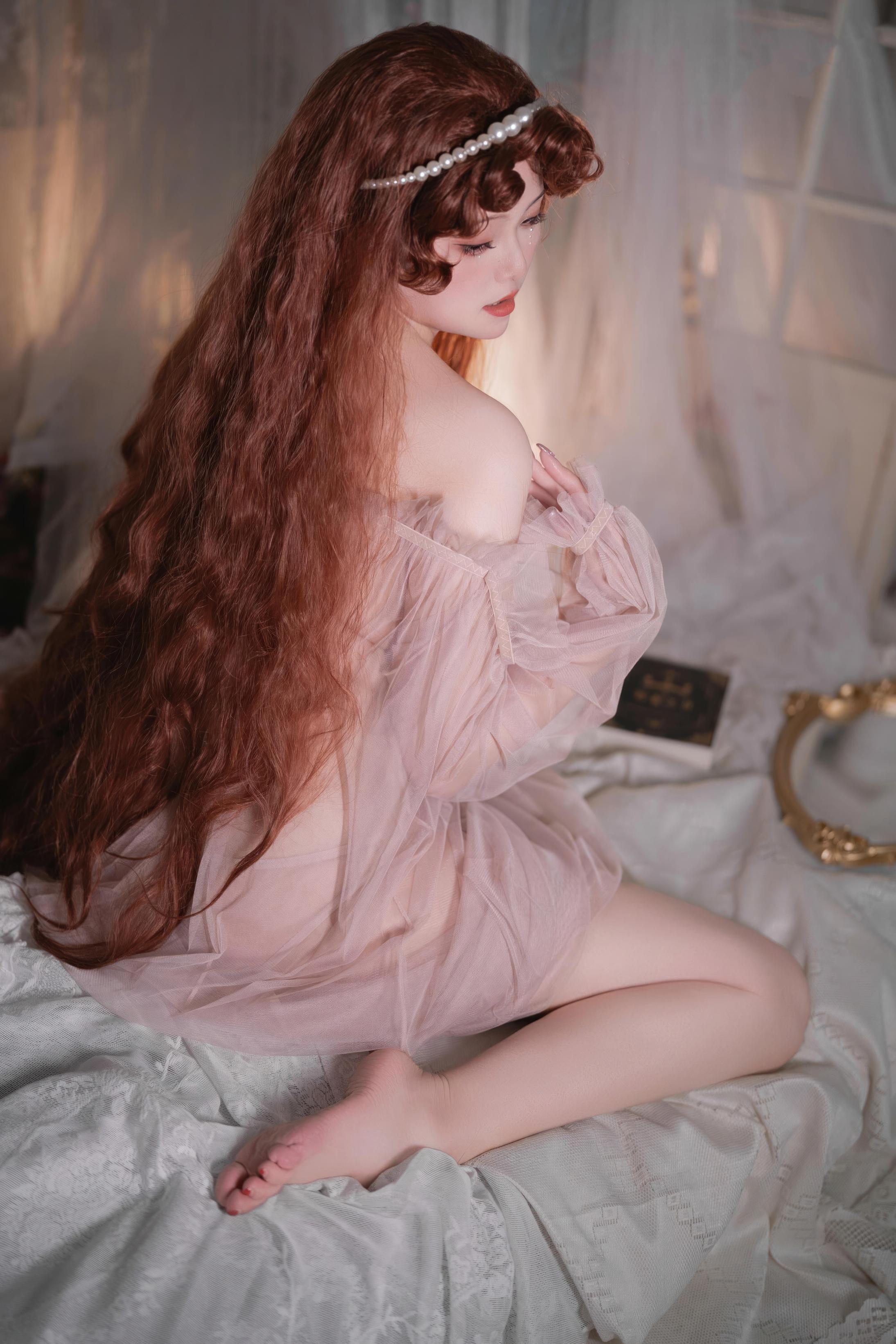 [Private] Natsuko Natsuko - 2026 Birthday Private Collection: Pink Sheer Off-Shoulder Beauty with Soft Bedroom Lighting 50P