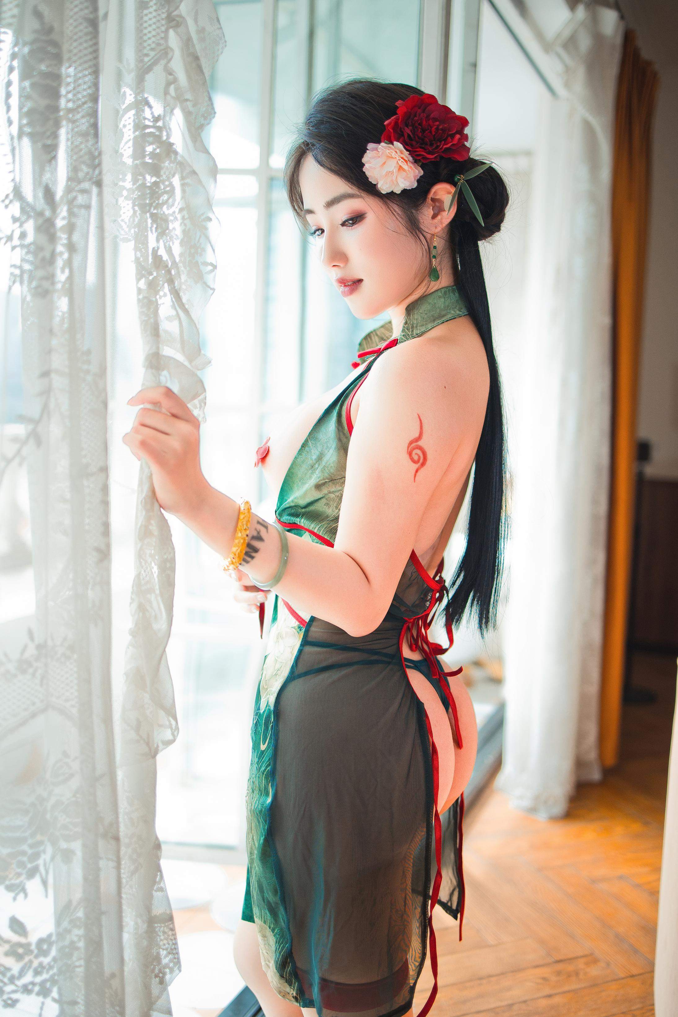 [Private] Titi - Green Qipao: Exposed Points, Curvy Breasts, Beautiful Legs, Eastern Private Collection 82P1V