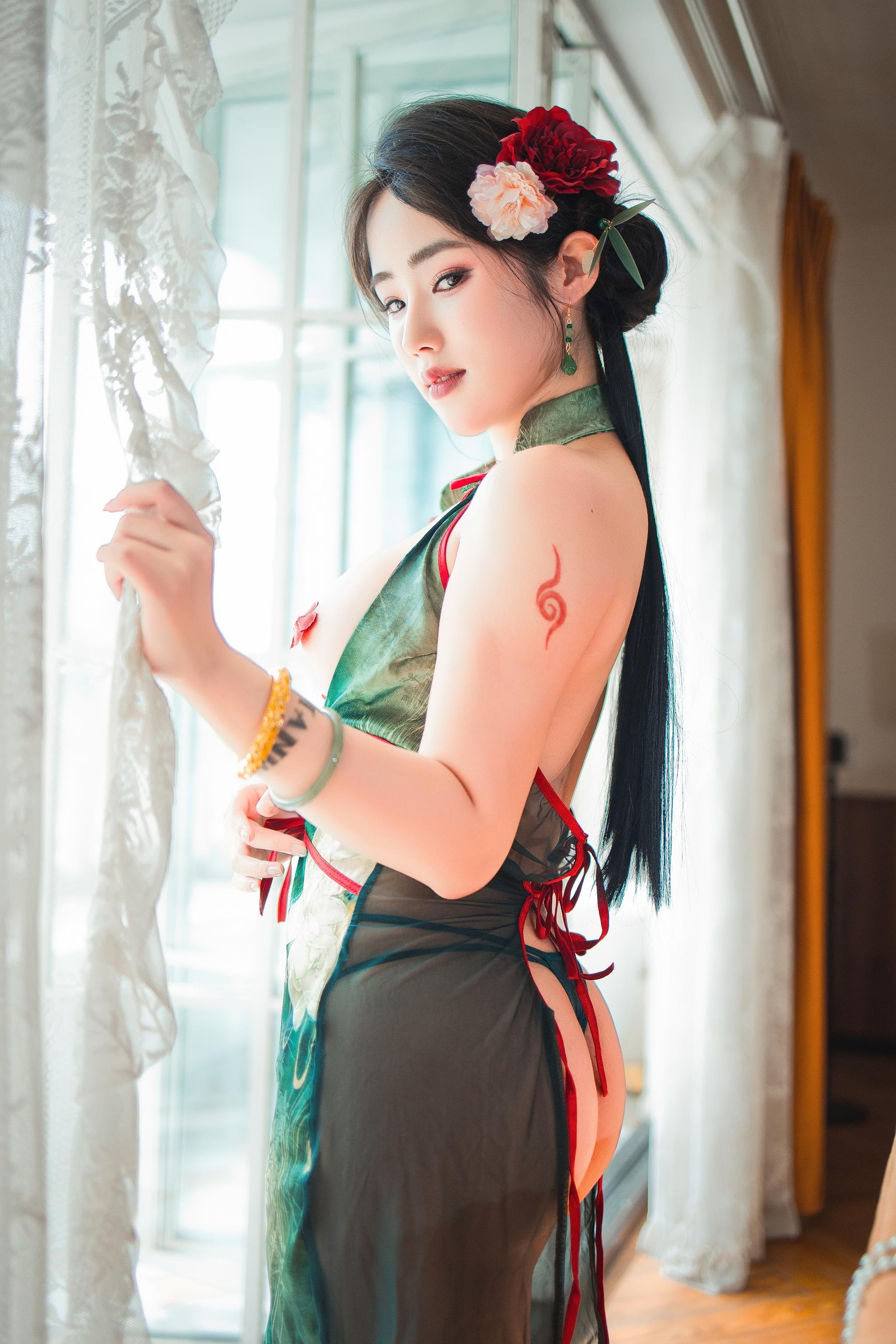 [Private] Titi - Green Qipao: Exposed Points, Curvy Breasts, Beautiful Legs, Eastern Private Collection 82P1V