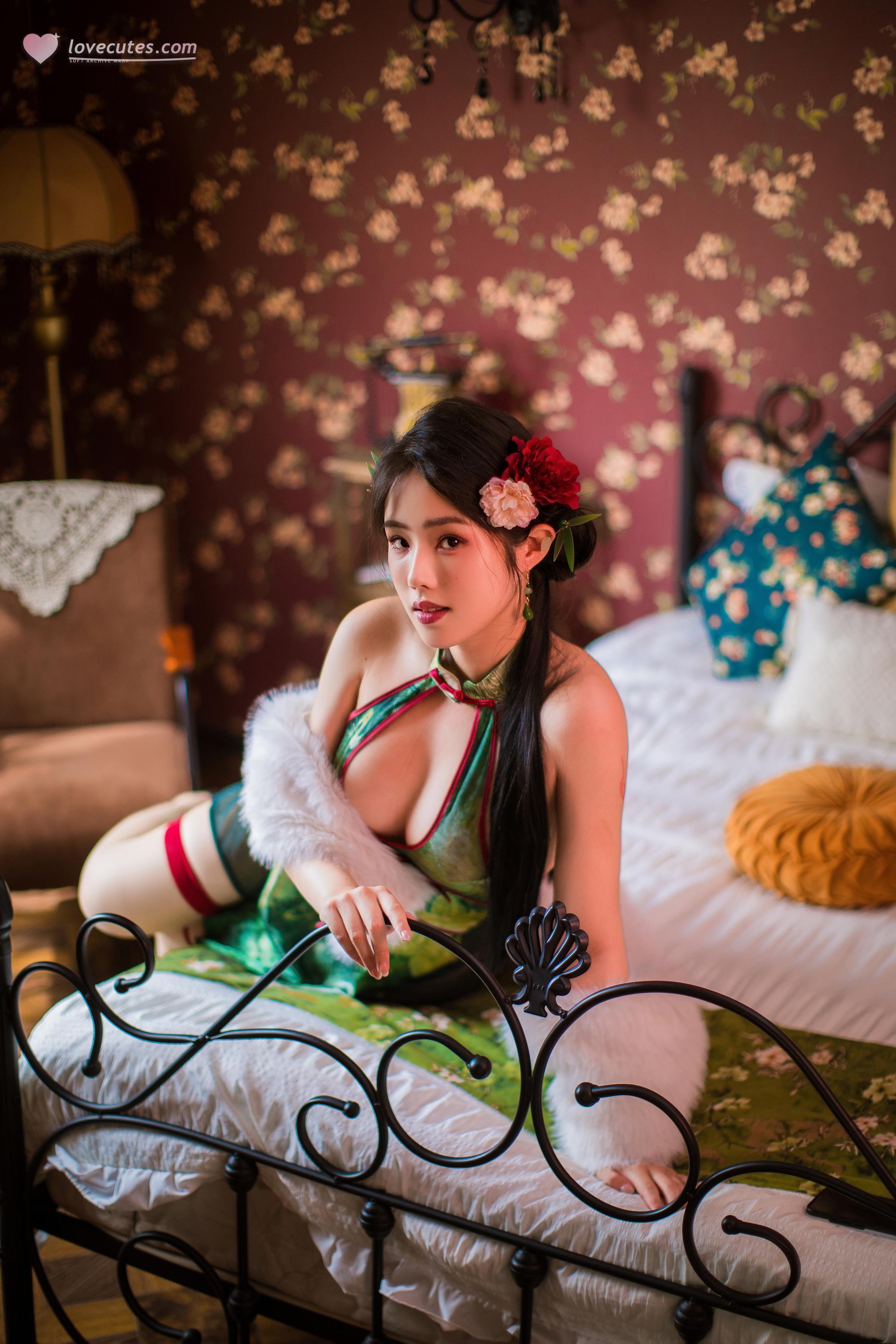 [Private] Titi - Green Qipao: Exposed Points, Curvy Breasts, Beautiful Legs, Eastern Private Collection 82P1V