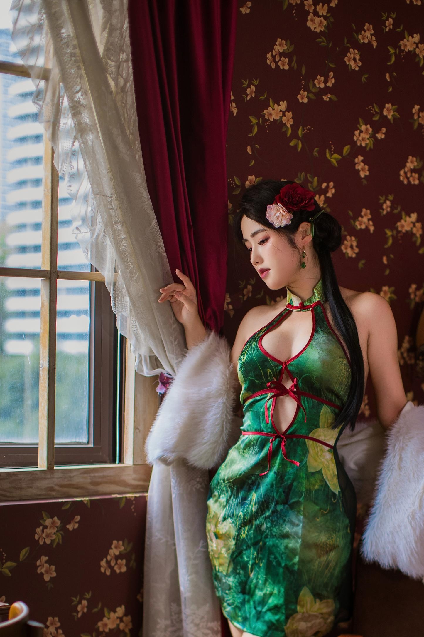 [Private] Titi - Green Qipao: Exposed Points, Curvy Breasts, Beautiful Legs, Eastern Private Collection 82P1V