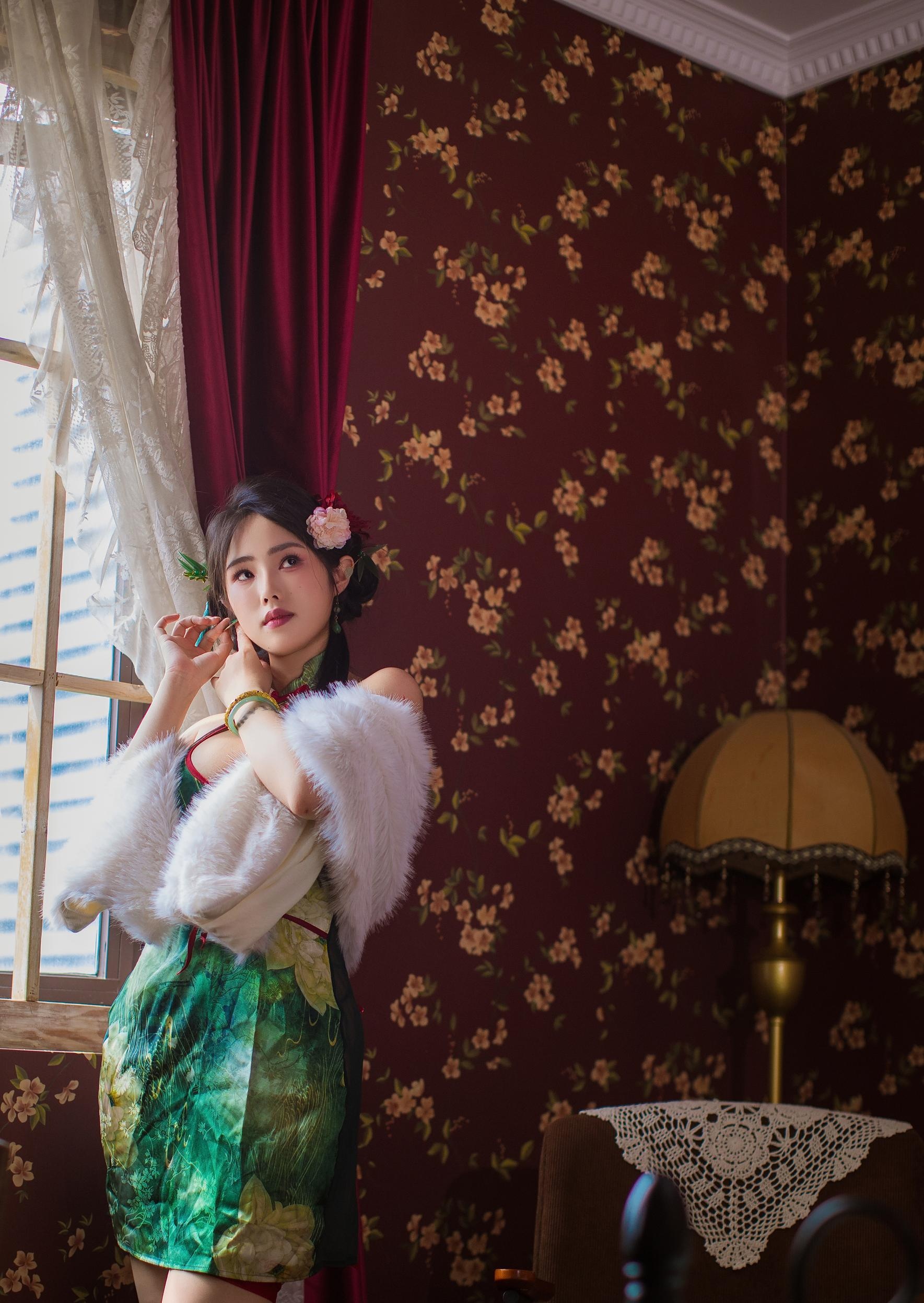 [Private] Titi - Green Qipao: Exposed Points, Curvy Breasts, Beautiful Legs, Eastern Private Collection 82P1V